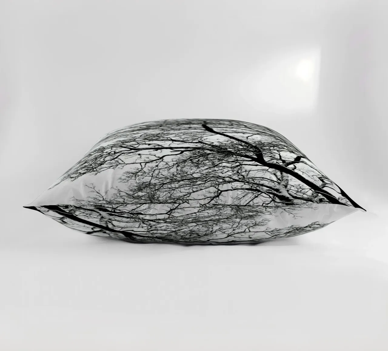 Black & White Abstract Winter Tree cuscino da Studio Nahili