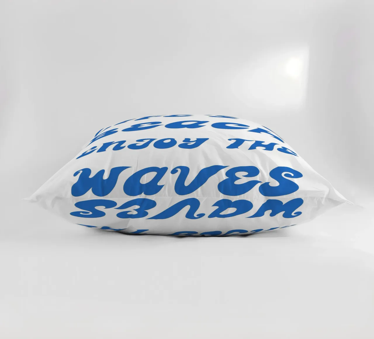 Life's a Beach Enjoy cuscino da Typo Designs