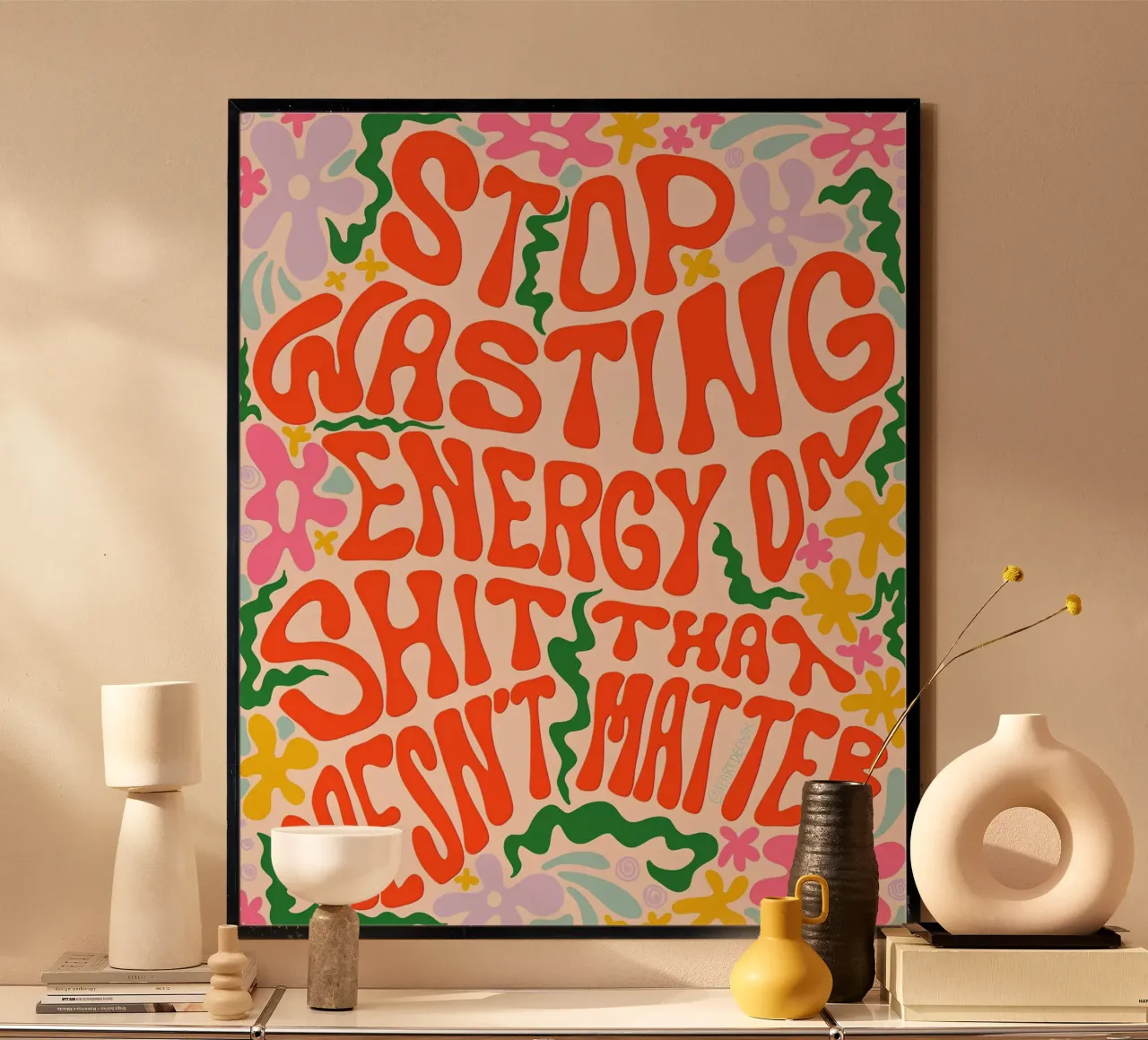 "Hör auf, Energie zu verschwenden" Kelli Laderer - Bold Affirmation Art Poster mit Kunststoffrahmen von NorwesClub