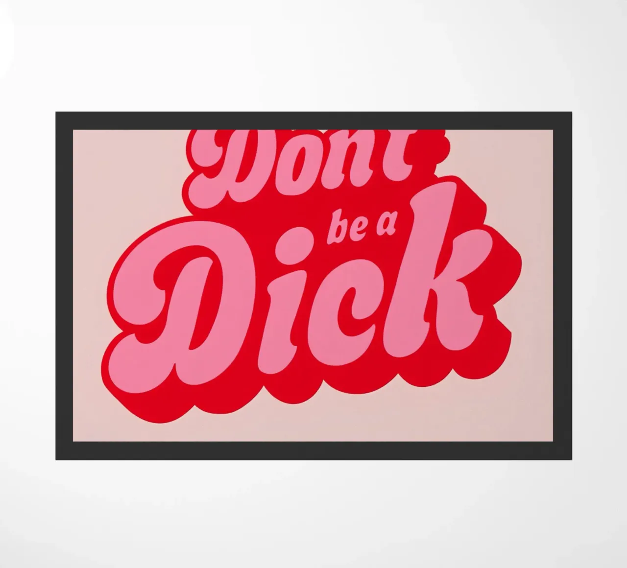 Stampa di una dichiarazione rosa con caratteri tipografici retrò in grassetto: "Don't Be a Dick". zerbino da NorwesClub