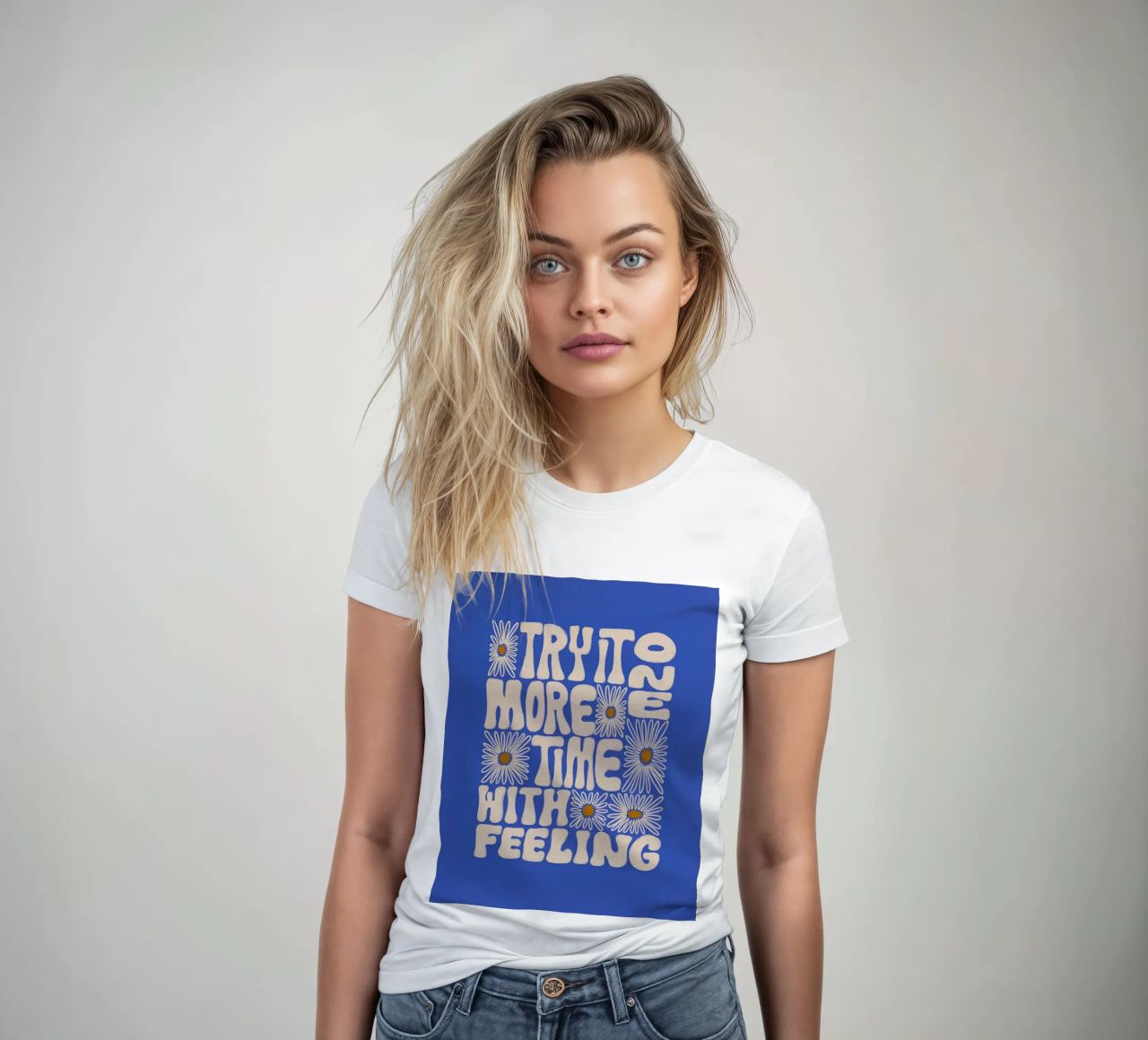 "Try It More Time" Groovy Daisy Retro Blue Pop Art t-shirt da donna da NorwesClub