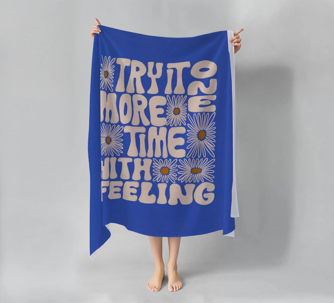 "Try It More Time" Groovy Daisy Retro Blue Pop Art telo mare da NorwesClub