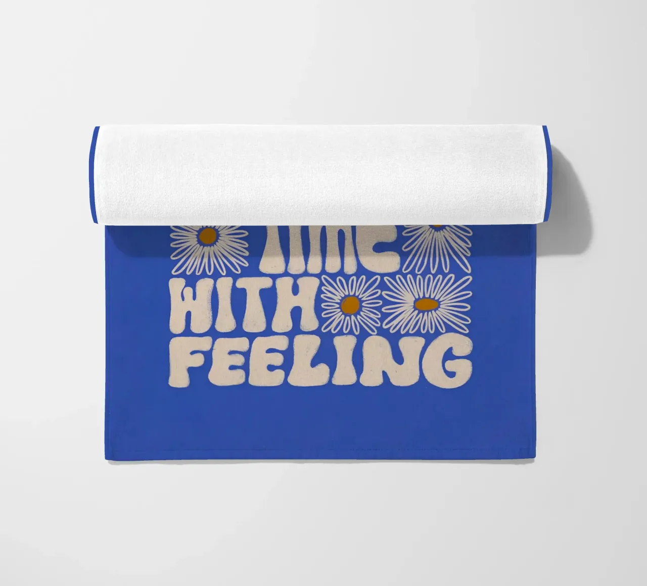 "Try It More Time" Groovy Daisy Retro Blue Pop Art telo mare da NorwesClub