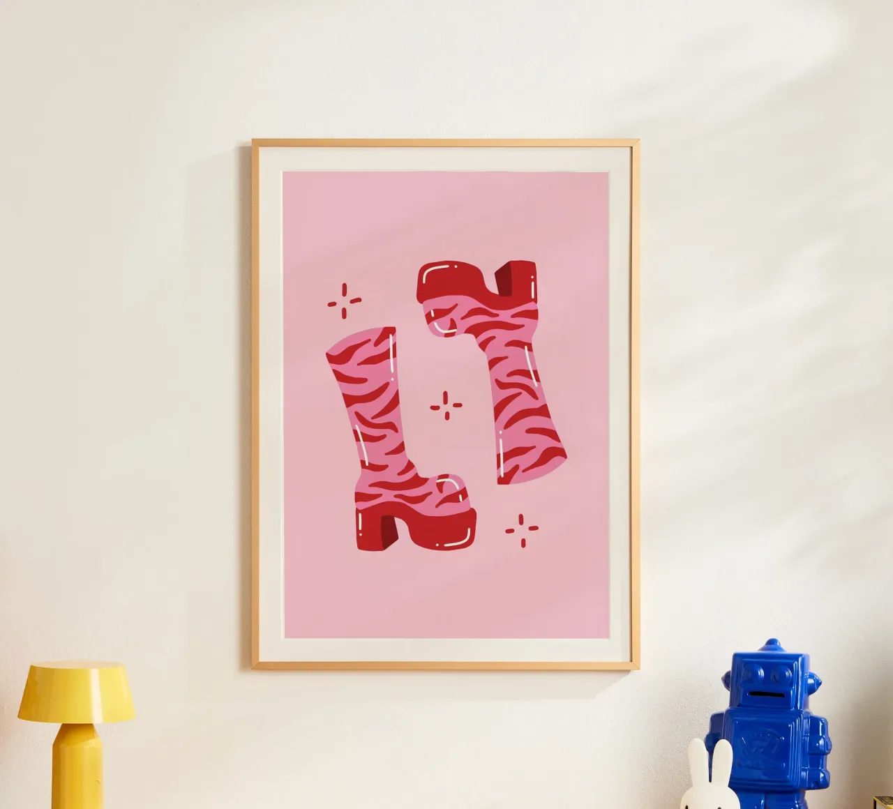 "Groovy Tiger Boots" Retro Rosa 60er Jahre Mode Pop Art Poster mit Kunststoffrahmen von NorwesClub