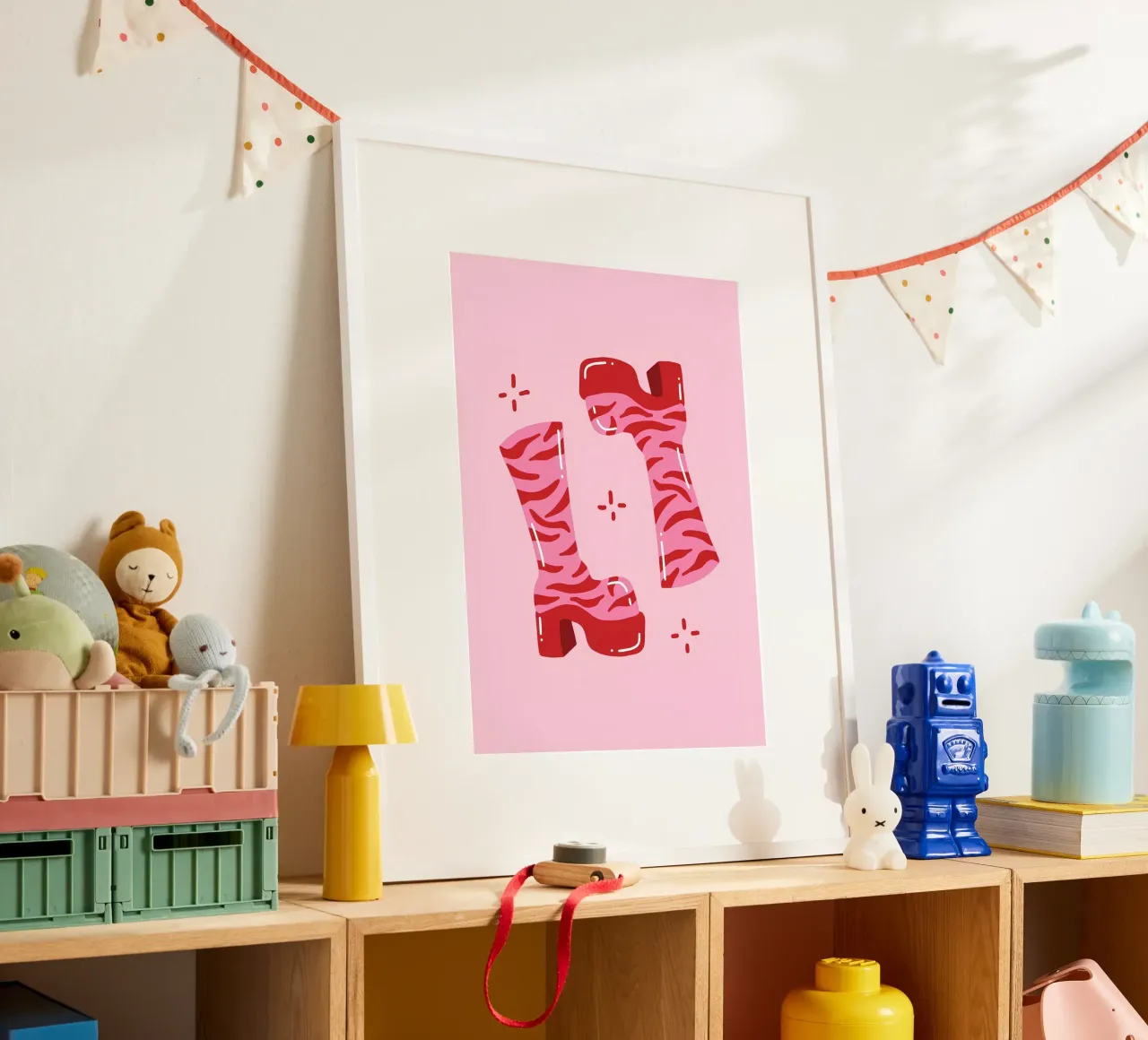 "Groovy Tiger Boots" Retro Rosa 60er Jahre Mode Pop Art Poster mit Kunststoffrahmen von NorwesClub