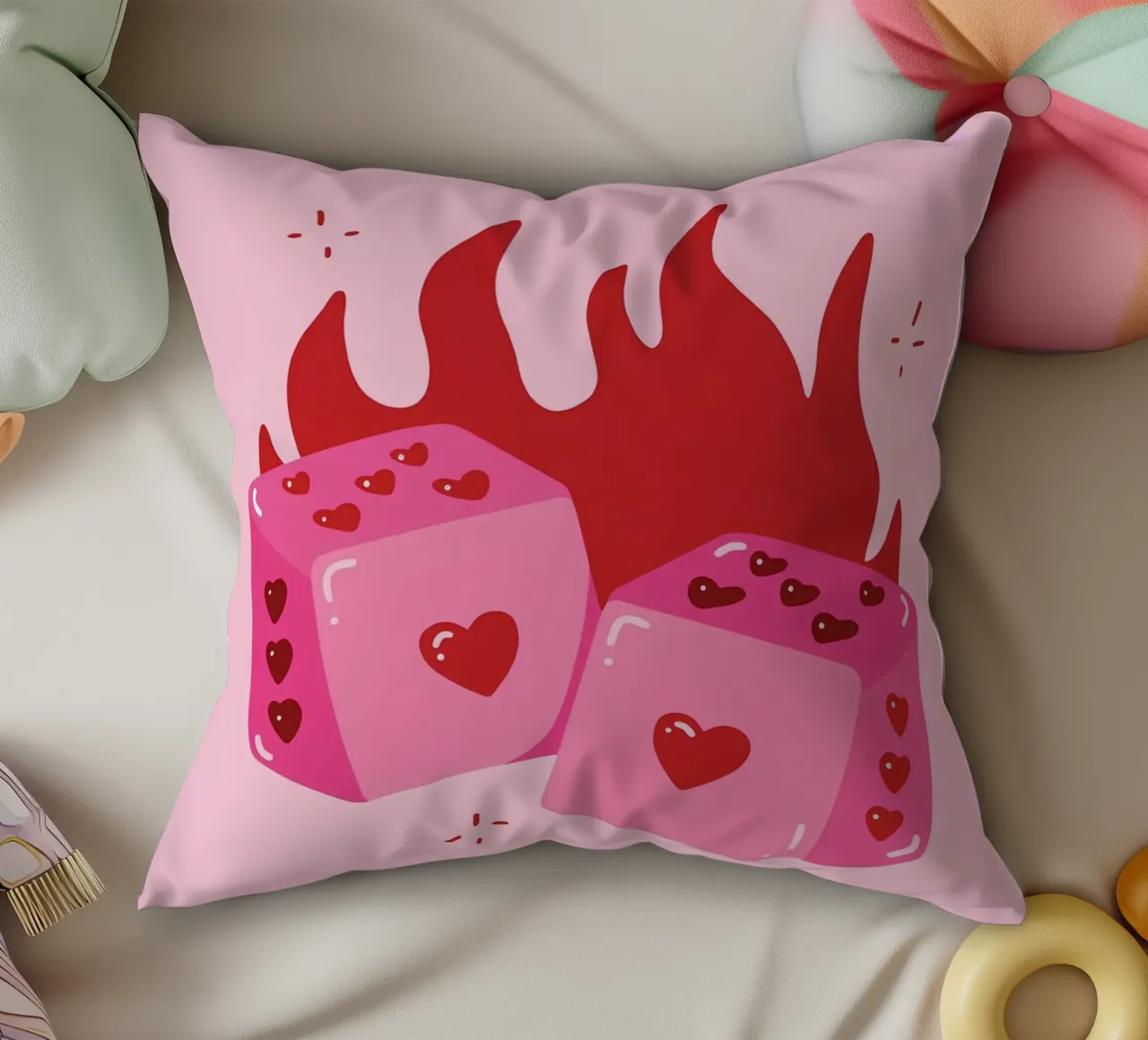 Cuore fiammeggiante, dadi rosa, stampa d'amore pop art retrò cuscino da NorwesClub