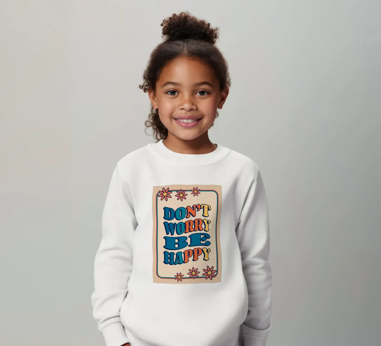 "No te preocupes, sé feliz" Retro Groovy Optimistic Art Print sudadera para niño de NorwesClub