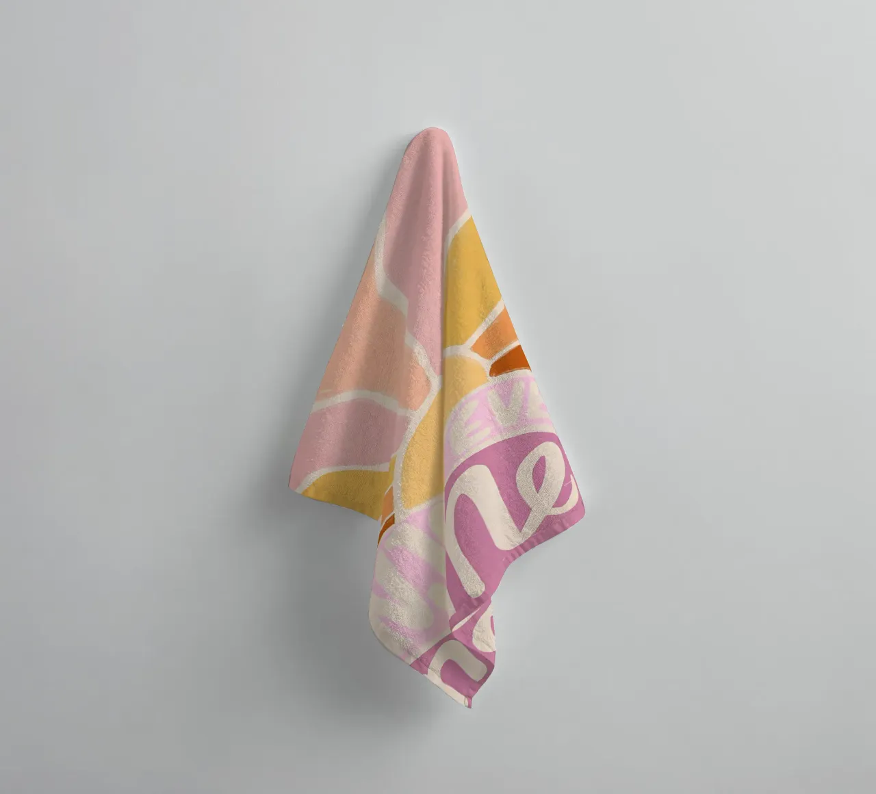 "Enjoy Every Moment" Retro Sun Flower Groovy Pop Art asciugamano da bagno da NorwesClub