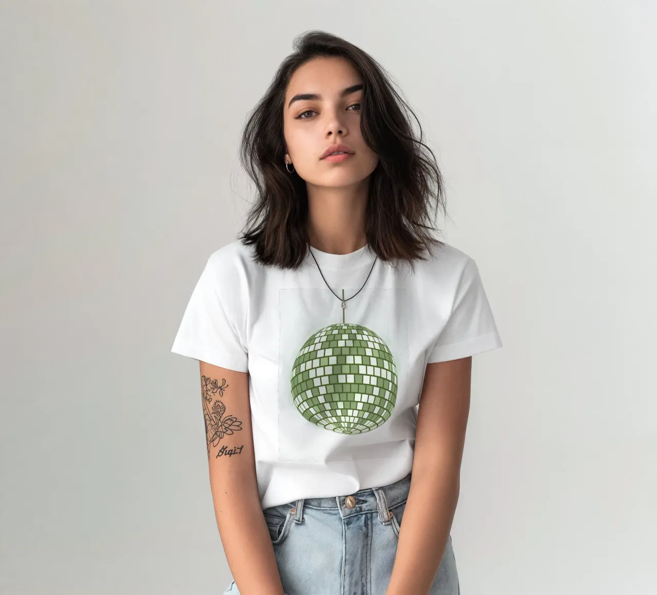 Smeraldo Disco Ball Retro Green Pop Art Party Print t-shirt da NorwesClub