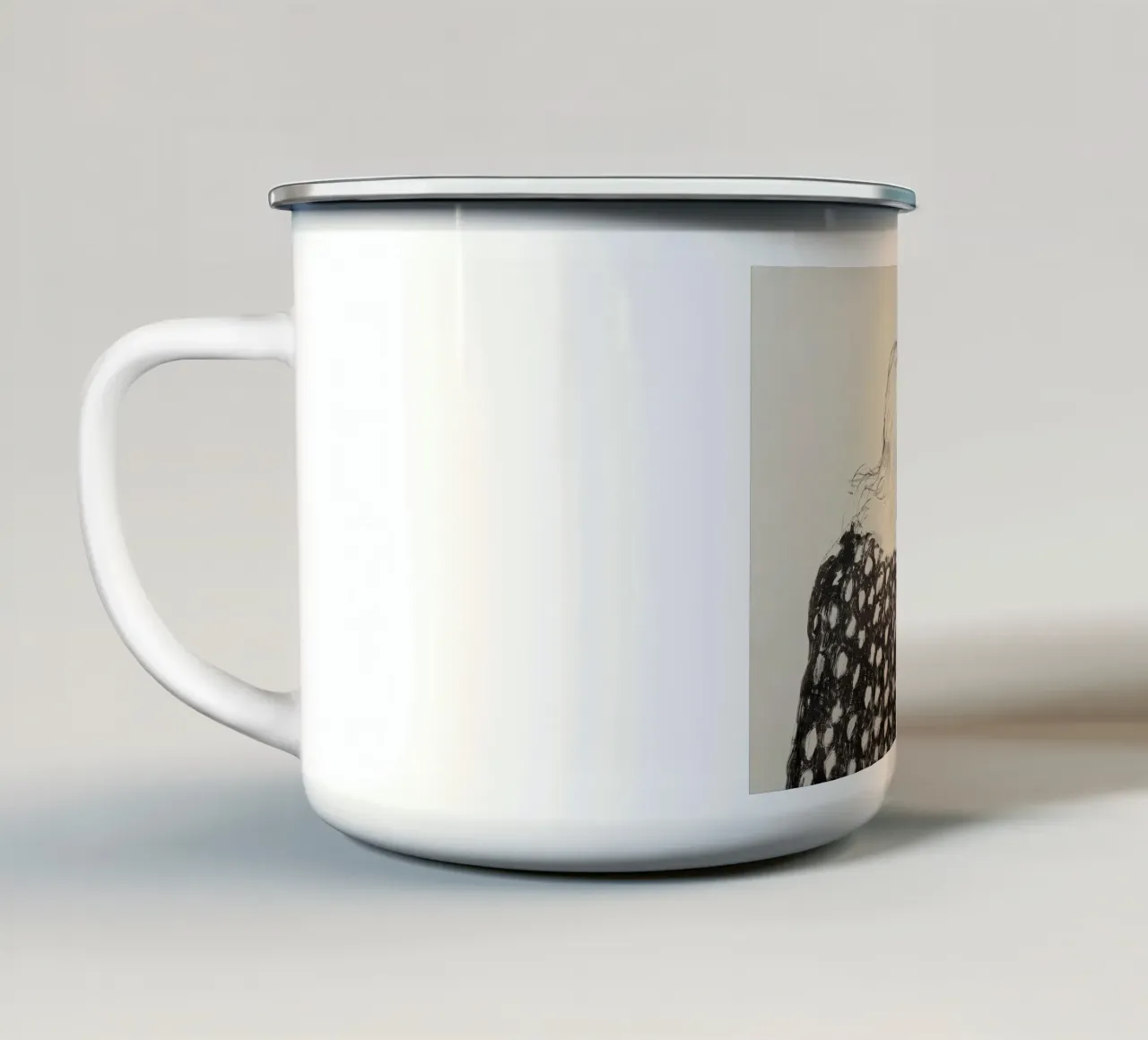 Ann kämmt ihr Haar 1979 Emaille Tasse von khanrosie