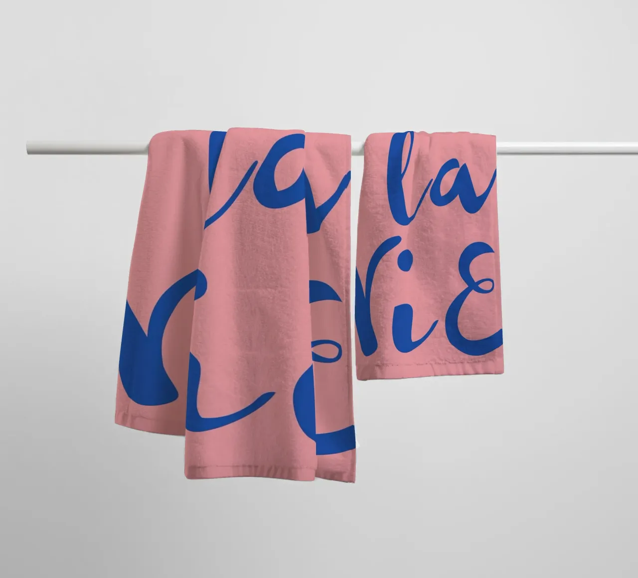 "C'est La Vie" Retro Psychedelic Abstrakte Pop Art Druck Handtuch von NorwesClub