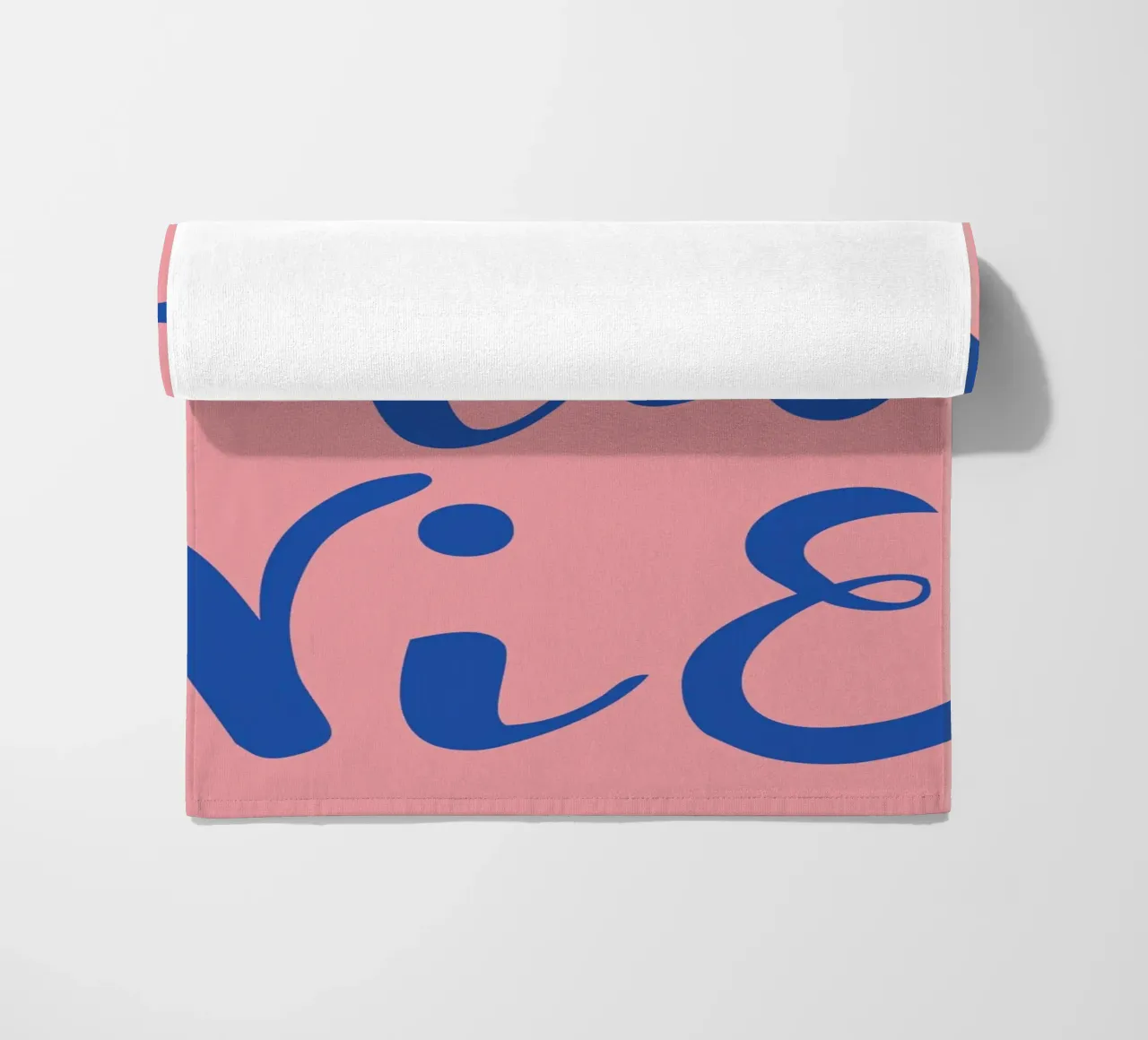 "C'est La Vie" Retro Psychedelic Abstrakte Pop Art Druck Strandtuch von NorwesClub