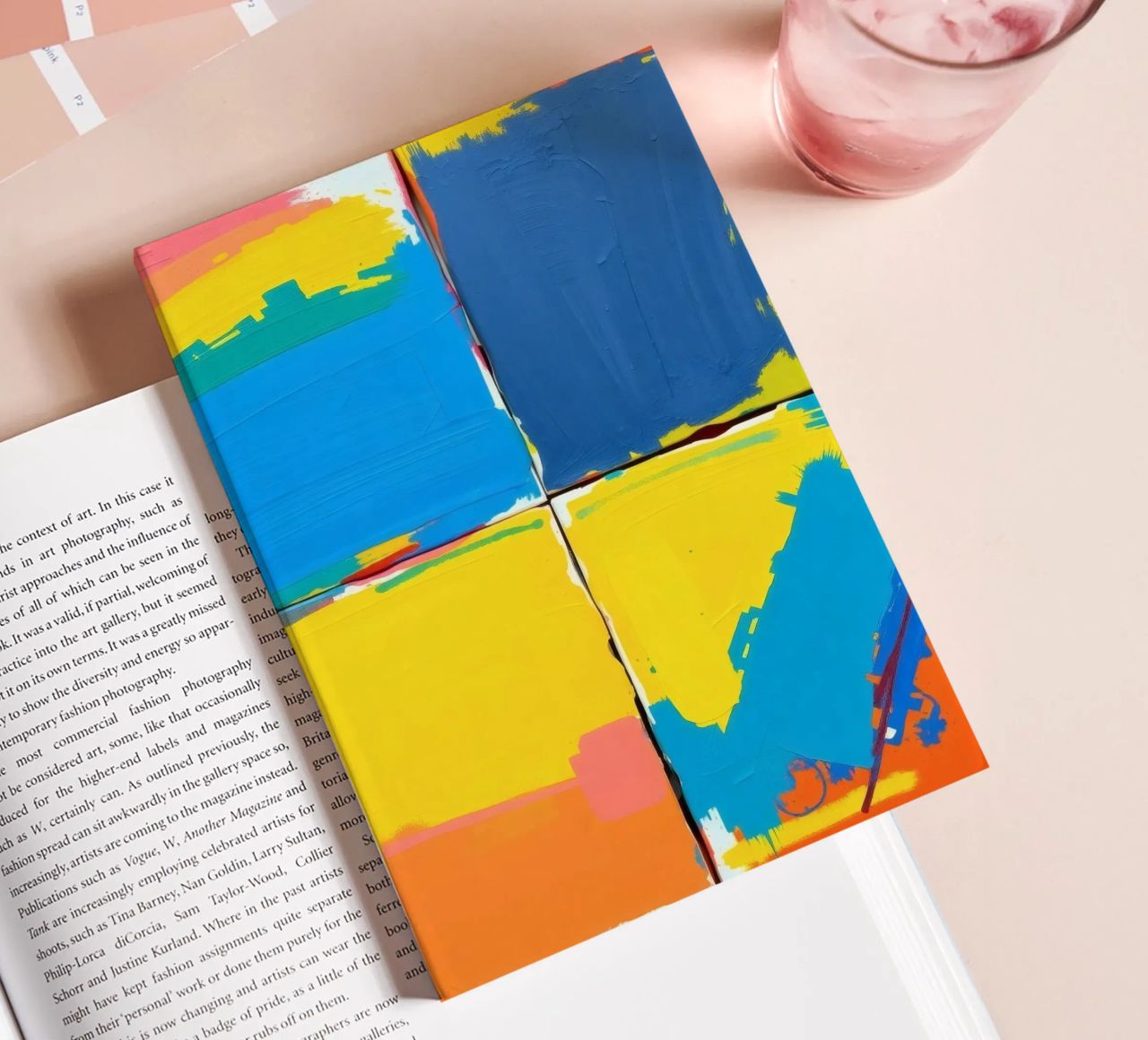 abstrakte Malerei mit kräftigen Pinselstrichen Notizbuch von DesignDoodle