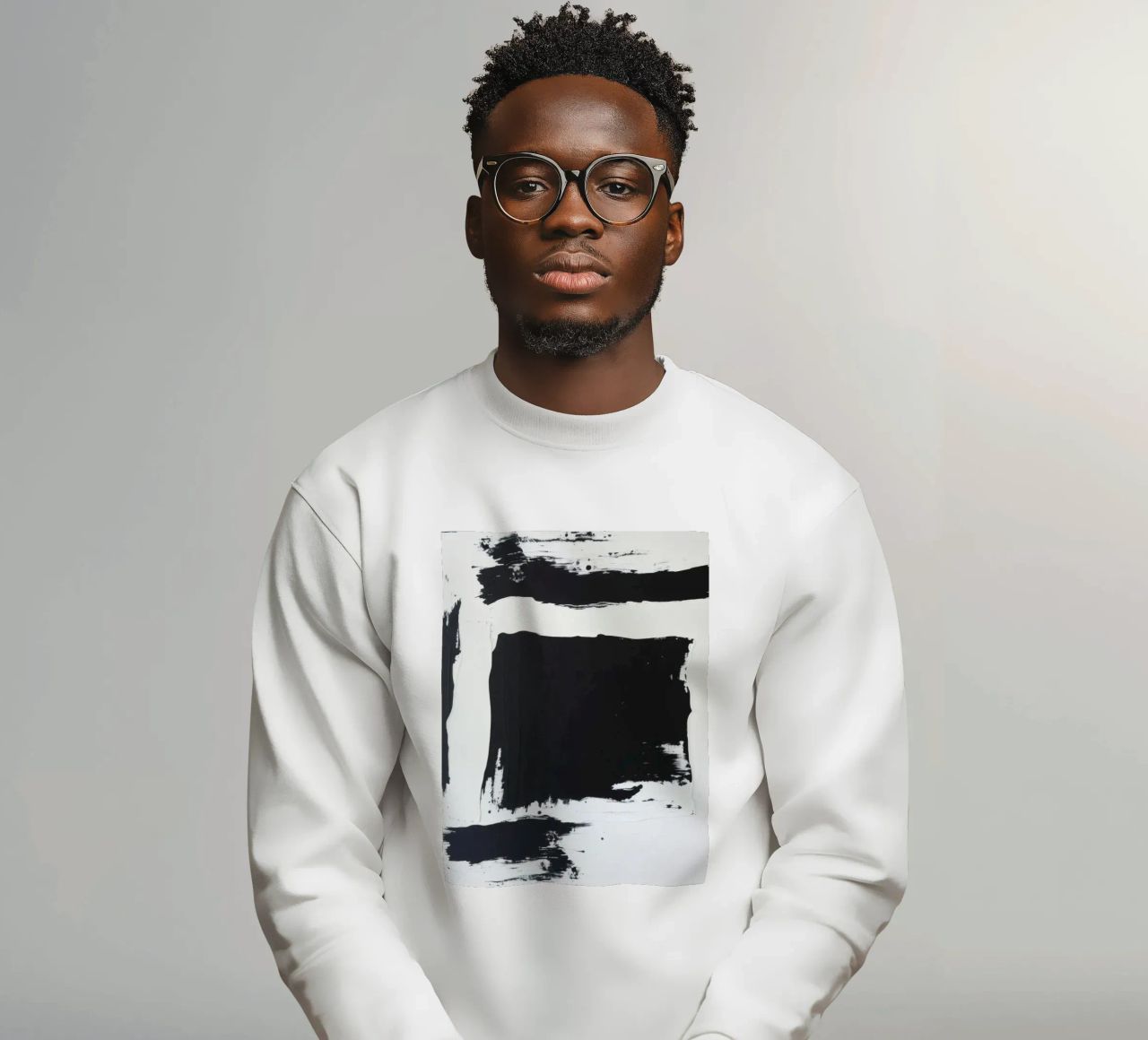 Abstraktes Schwarz-Weiß-Kunstwerk mit kräftigem Pinselstrich Sweatshirt von DesignDoodle