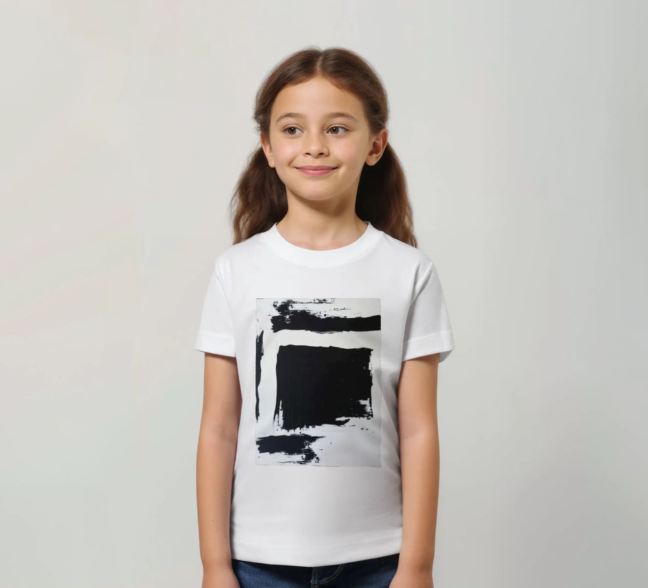 Abstraktes Schwarz-Weiß-Kunstwerk mit kräftigem Pinselstrich Kinder T-Shirt von DesignDoodle