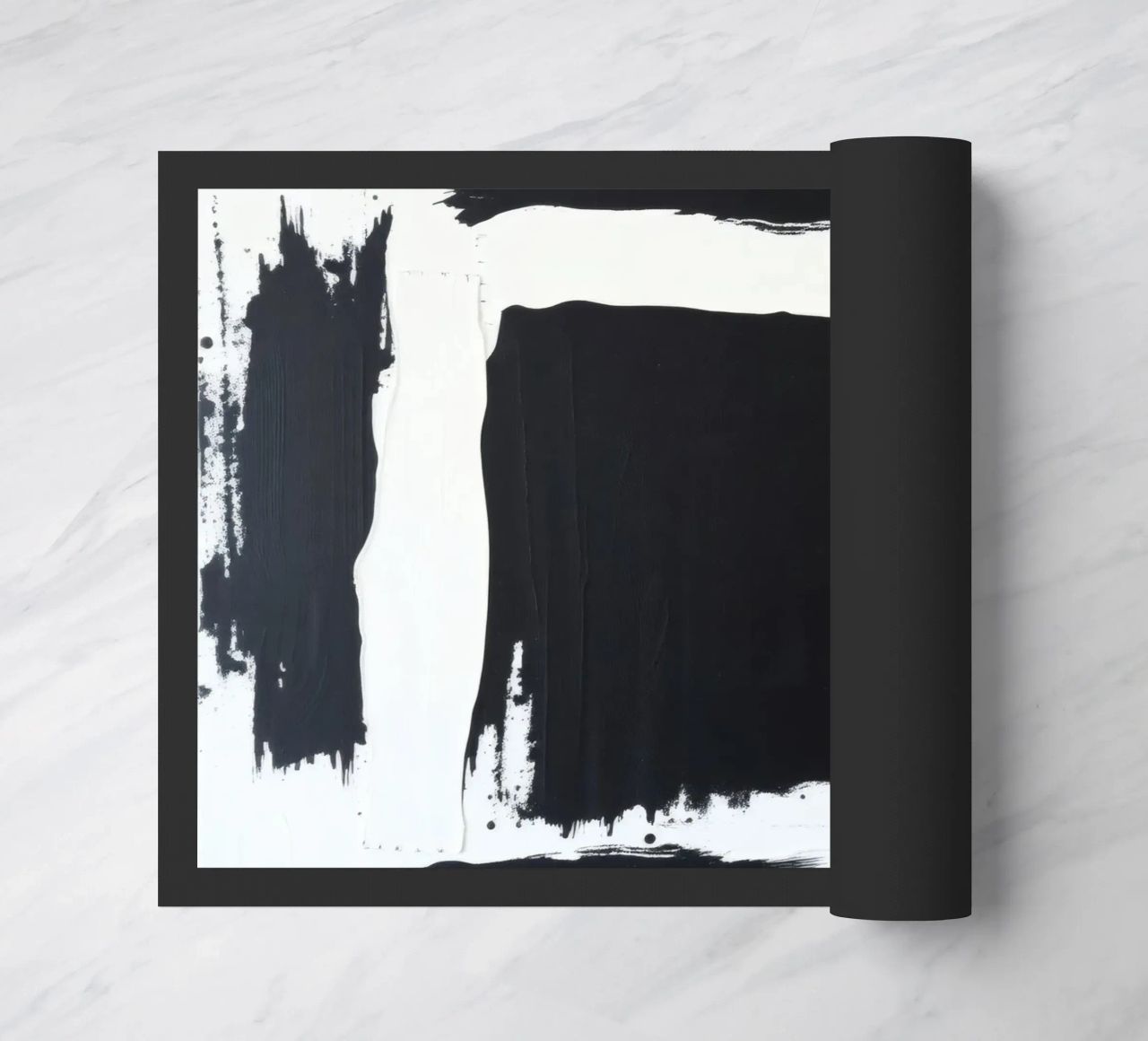 Abstraktes Schwarz-Weiß-Kunstwerk mit kräftigem Pinselstrich Fußmatte von DesignDoodle