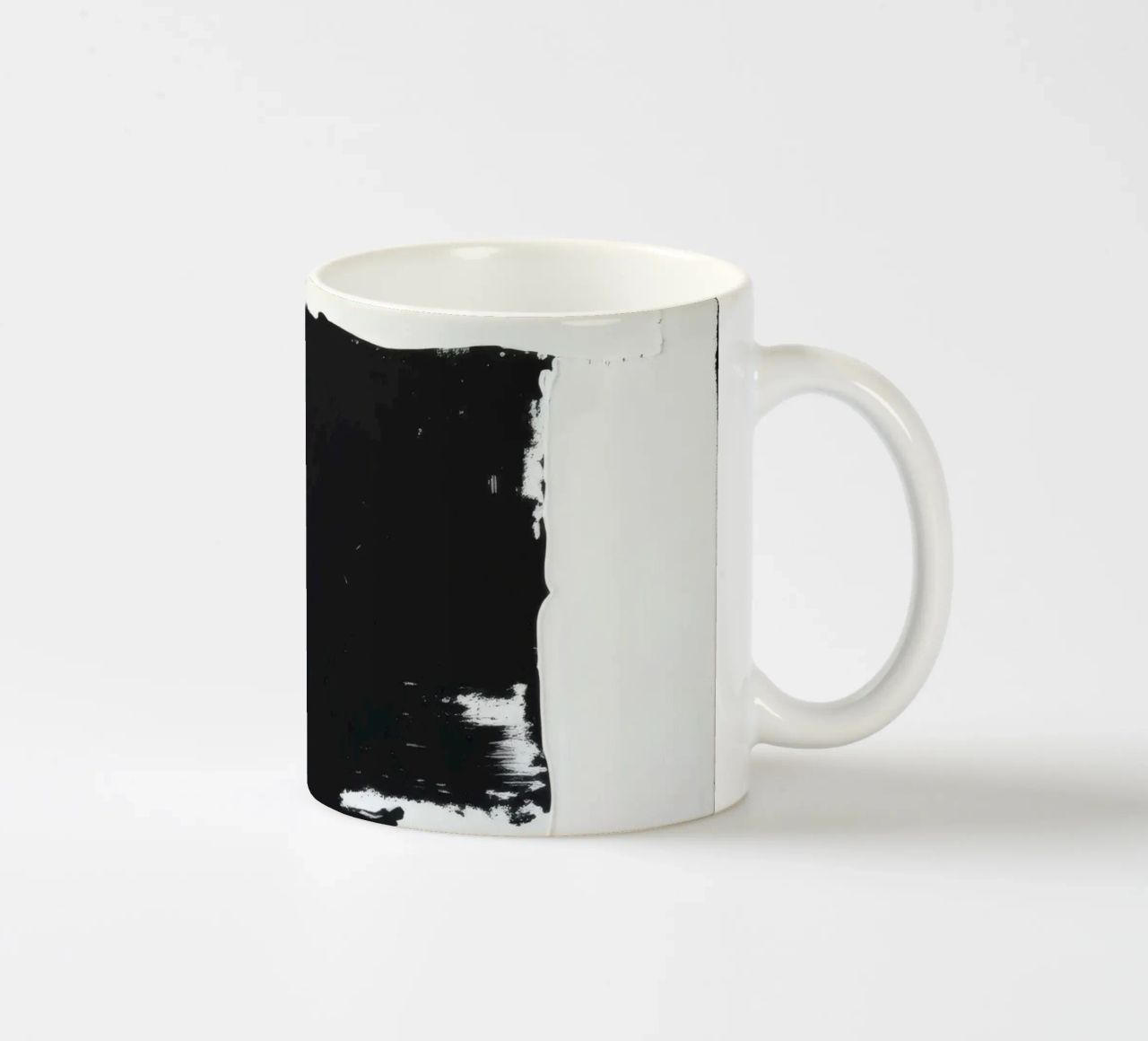 Abstraktes Schwarz-Weiß-Kunstwerk mit kräftigem Pinselstrich Keramik Tasse von DesignDoodle