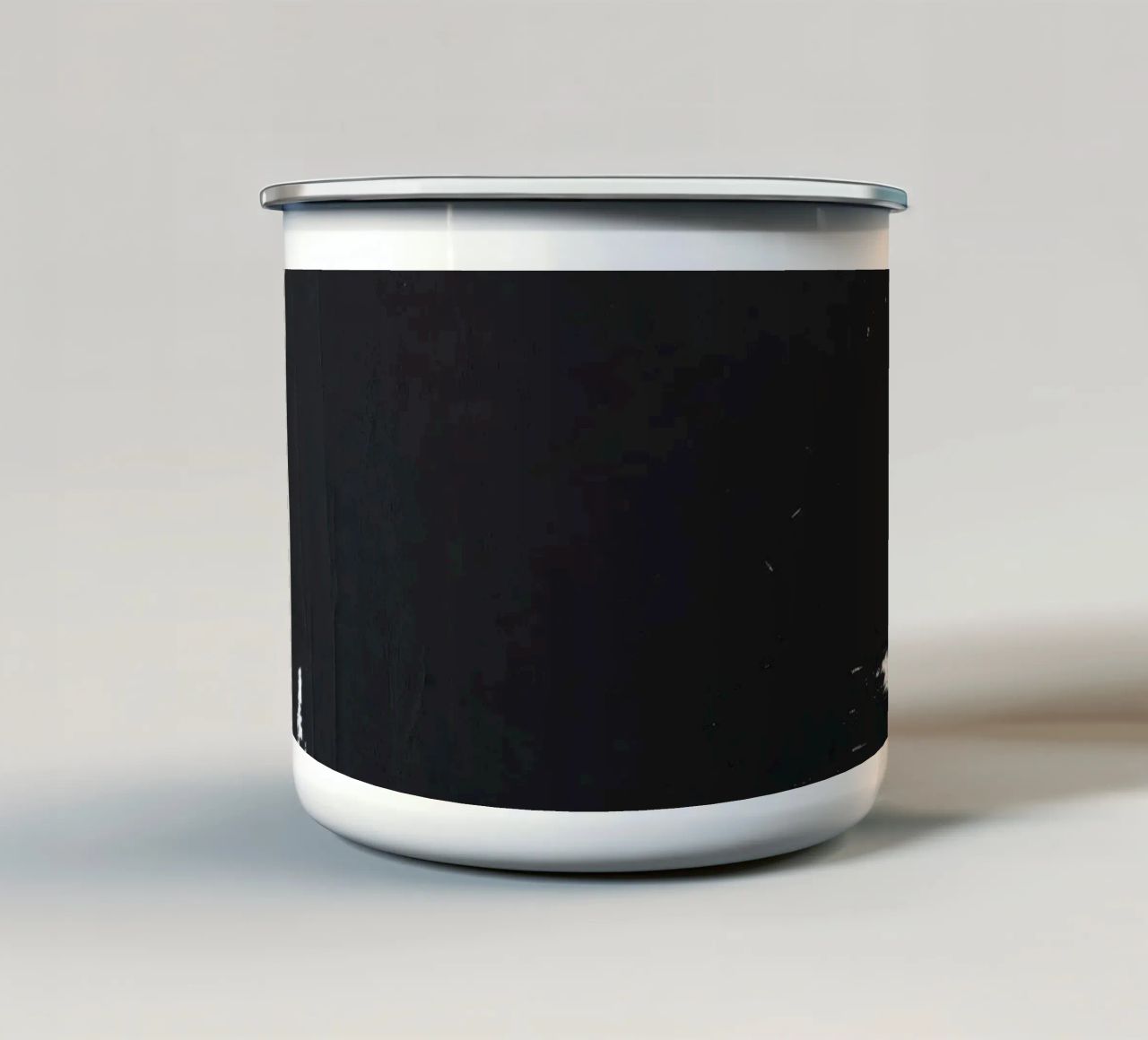 Abstraktes Schwarz-Weiß-Kunstwerk mit kräftigem Pinselstrich Emaille Tasse von DesignDoodle