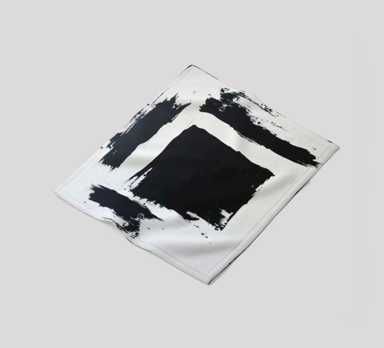 Abstraktes Schwarz-Weiß-Kunstwerk mit kräftigem Pinselstrich Fleecedecke von DesignDoodle