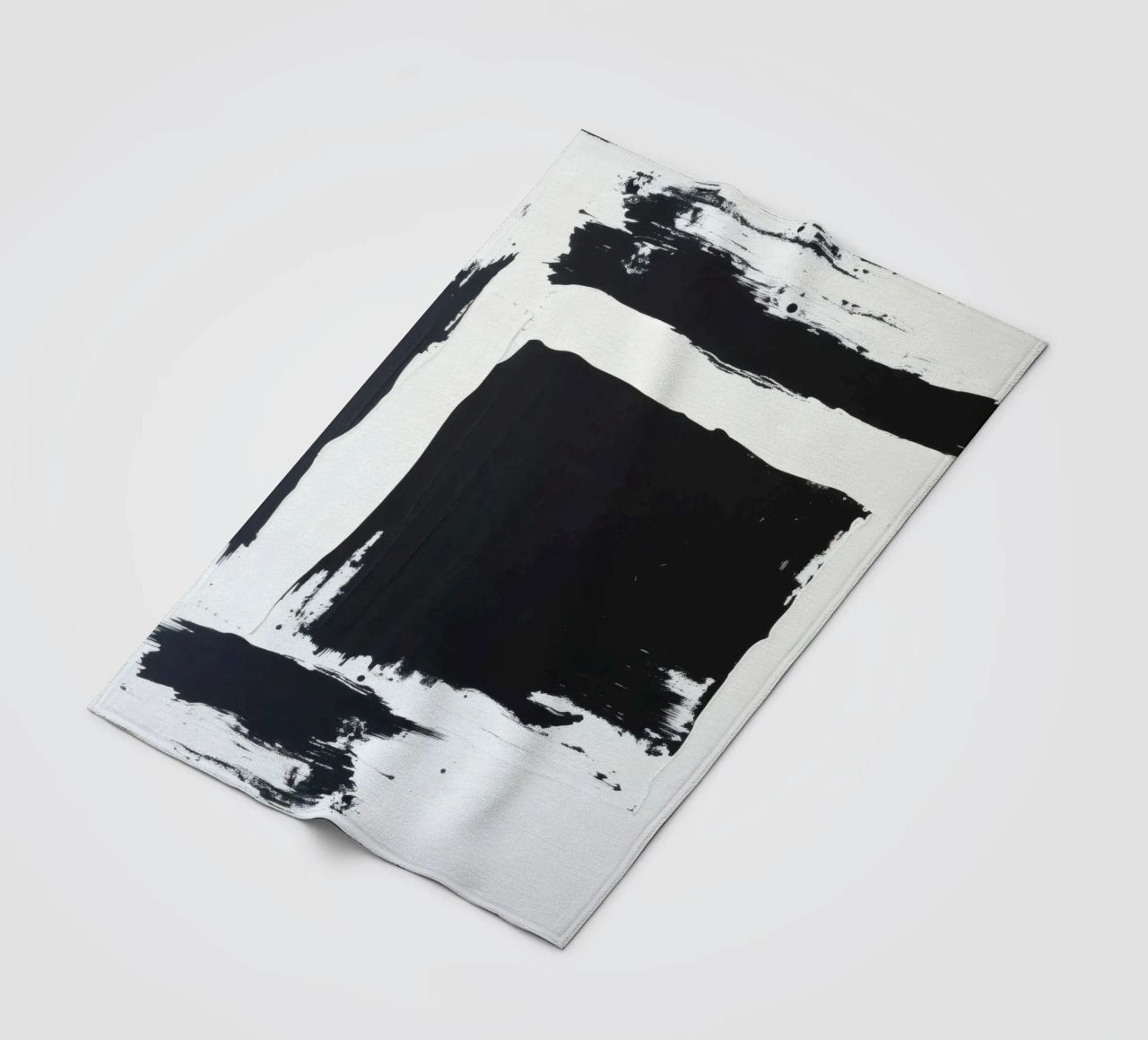 Abstraktes Schwarz-Weiß-Kunstwerk mit kräftigem Pinselstrich Fleecedecke von DesignDoodle