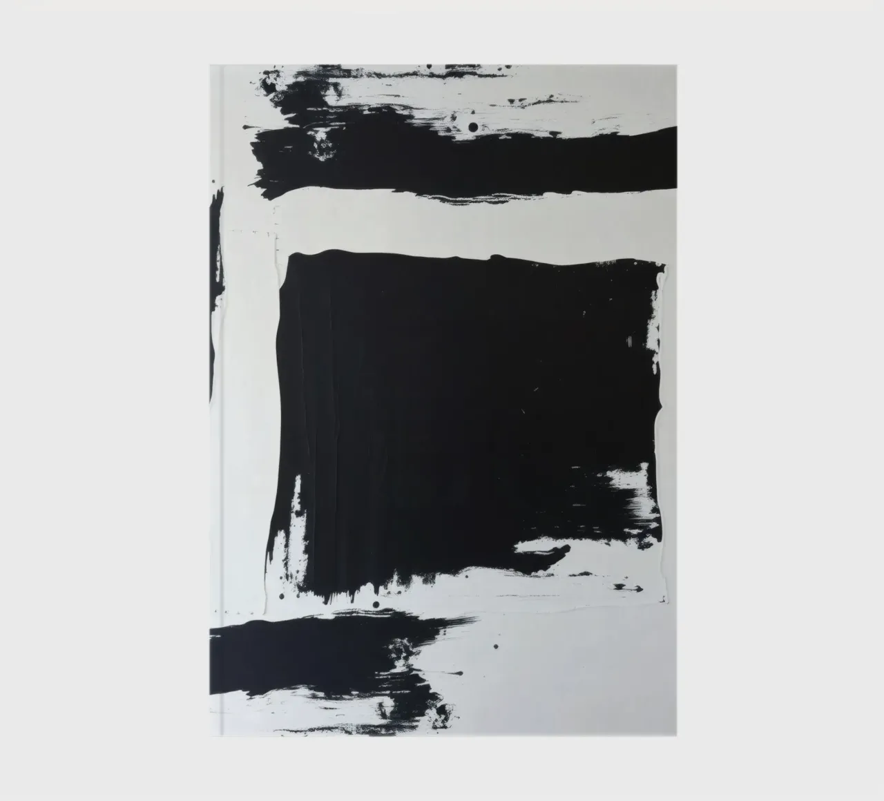 Opera d'arte astratta in bianco e nero con pennellate decise diario da DesignDoodle