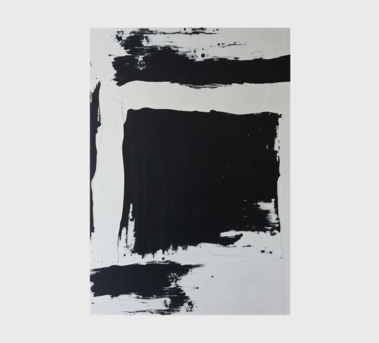 Abstraktes Schwarz-Weiß-Kunstwerk mit kräftigem Pinselstrich Notizbuch von DesignDoodle