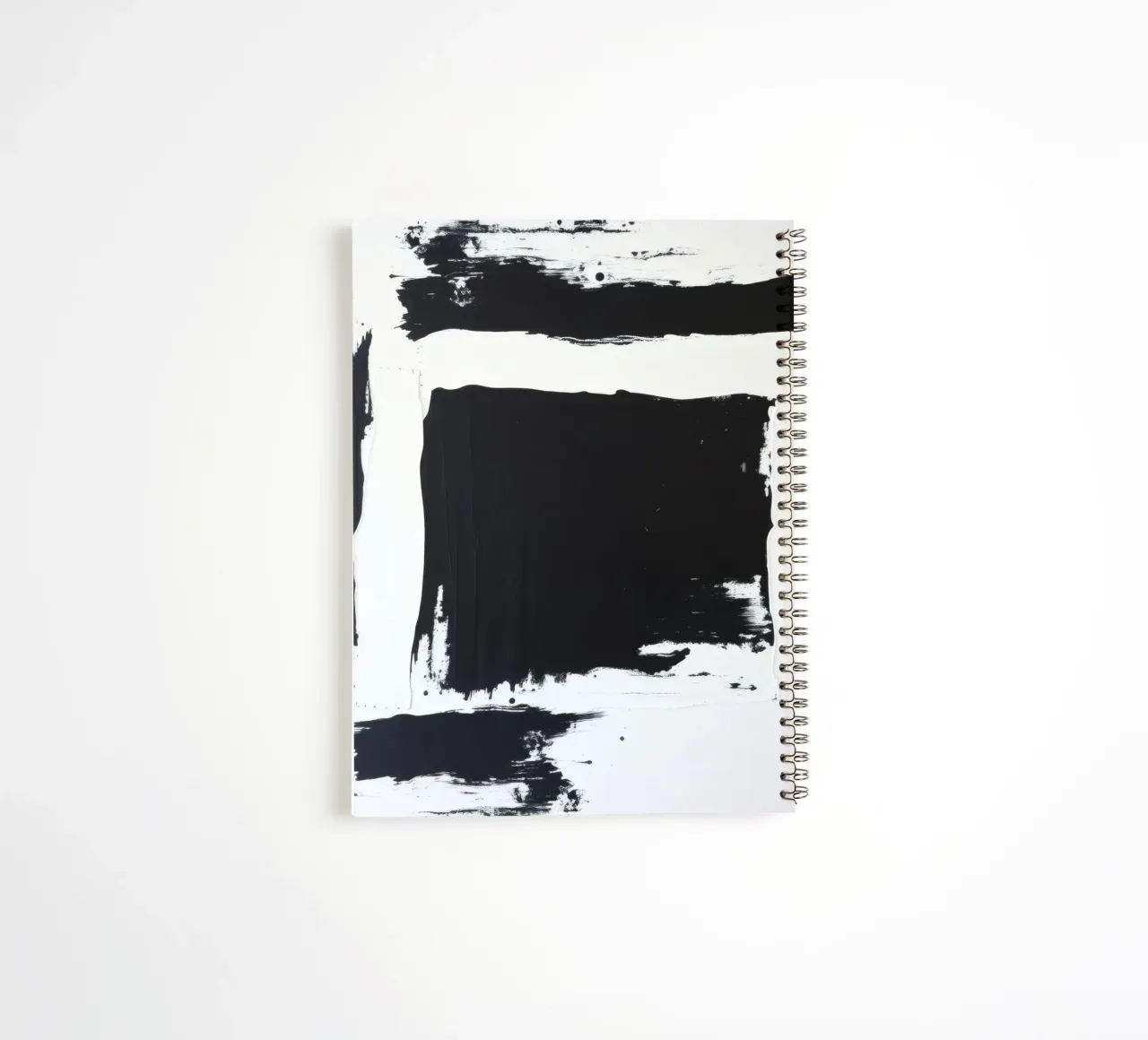 Abstraktes Schwarz-Weiß-Kunstwerk mit kräftigem Pinselstrich Ringbuch von DesignDoodle