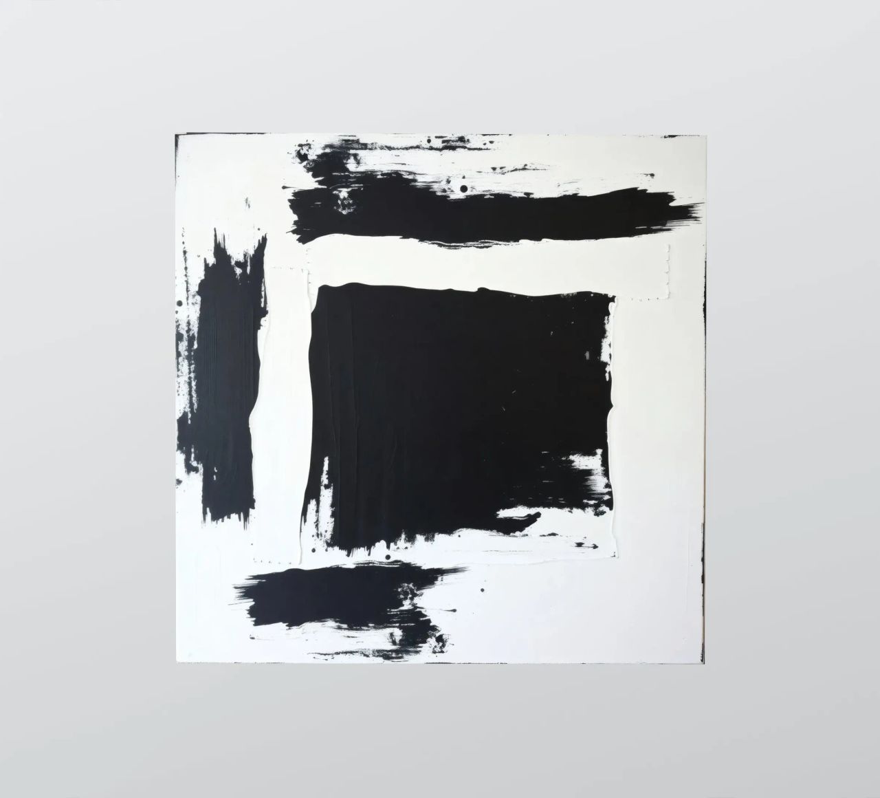 Abstraktes Schwarz-Weiß-Kunstwerk mit kräftigem Pinselstrich Sticker von DesignDoodle