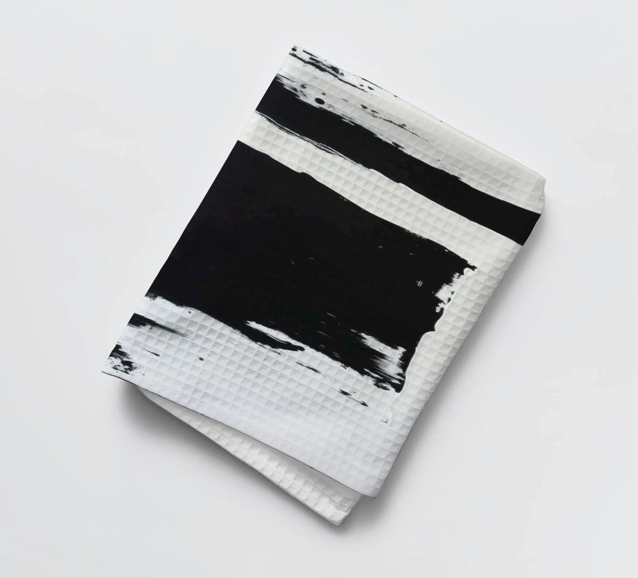 Abstraktes Schwarz-Weiß-Kunstwerk mit kräftigem Pinselstrich Geschirrtuch von DesignDoodle