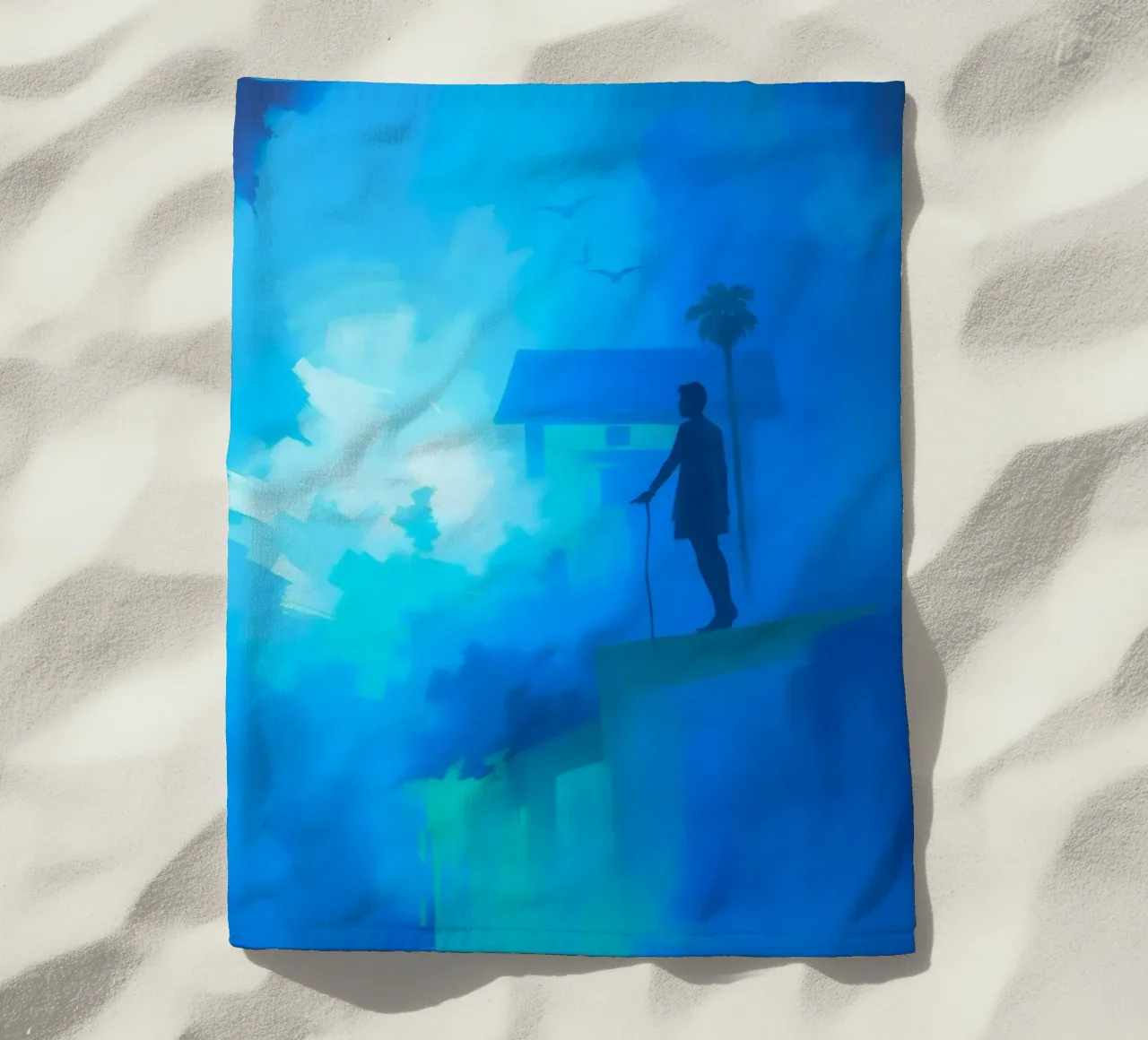 Una figura solitaria si trova su una scogliera e guarda in un paesaggio nebbioso. telo mare da DesignDoodle
