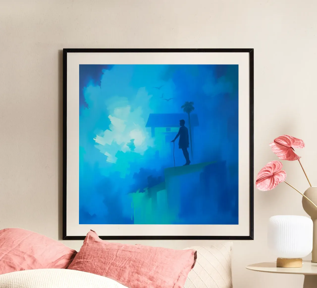 Una figura solitaria si trova su una scogliera e guarda in un paesaggio nebbioso. poster da DesignDoodle