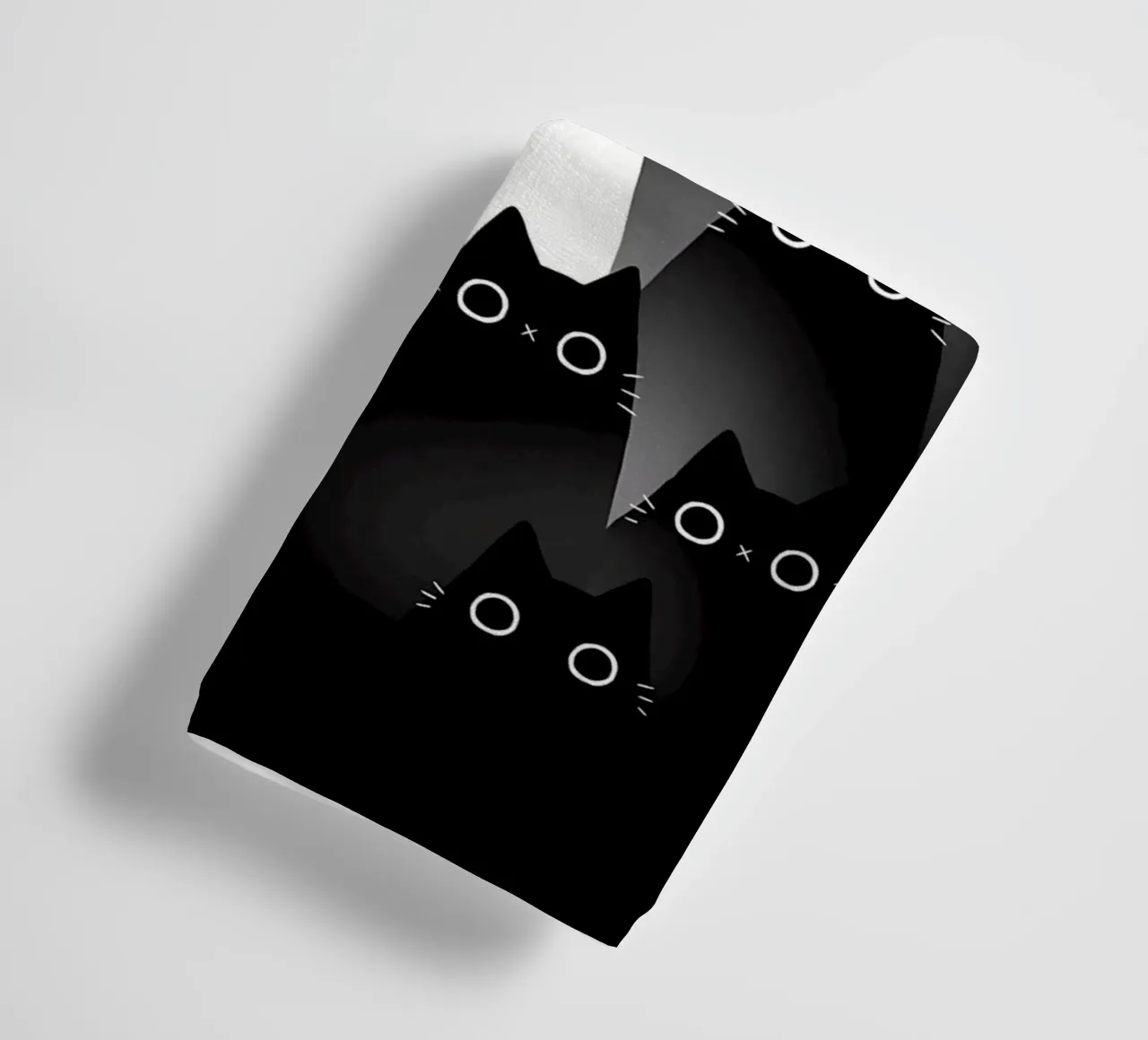 gatti neri gatti bianchi occhi di gatto contrasto asciugamano da bagno da MinimalistPosterCharles
