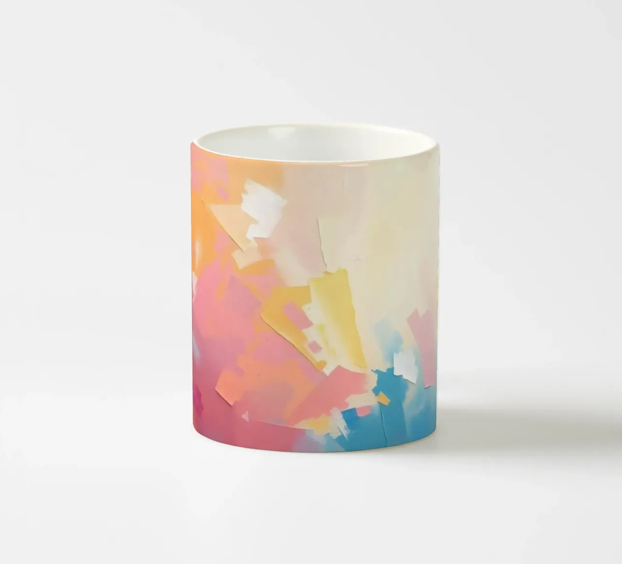 Kleurrijk abstract kunstwerk met zachte tinten die in elkaar overlopen keramische mok van DesignDoodle