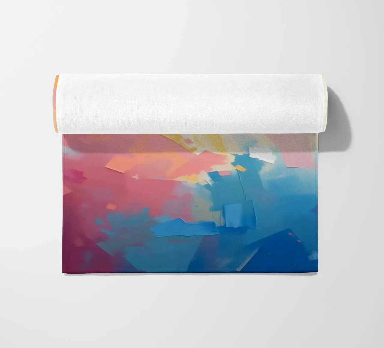 Kleurrijk abstract kunstwerk met zachte tinten die in elkaar overlopen strandhanddoek van DesignDoodle