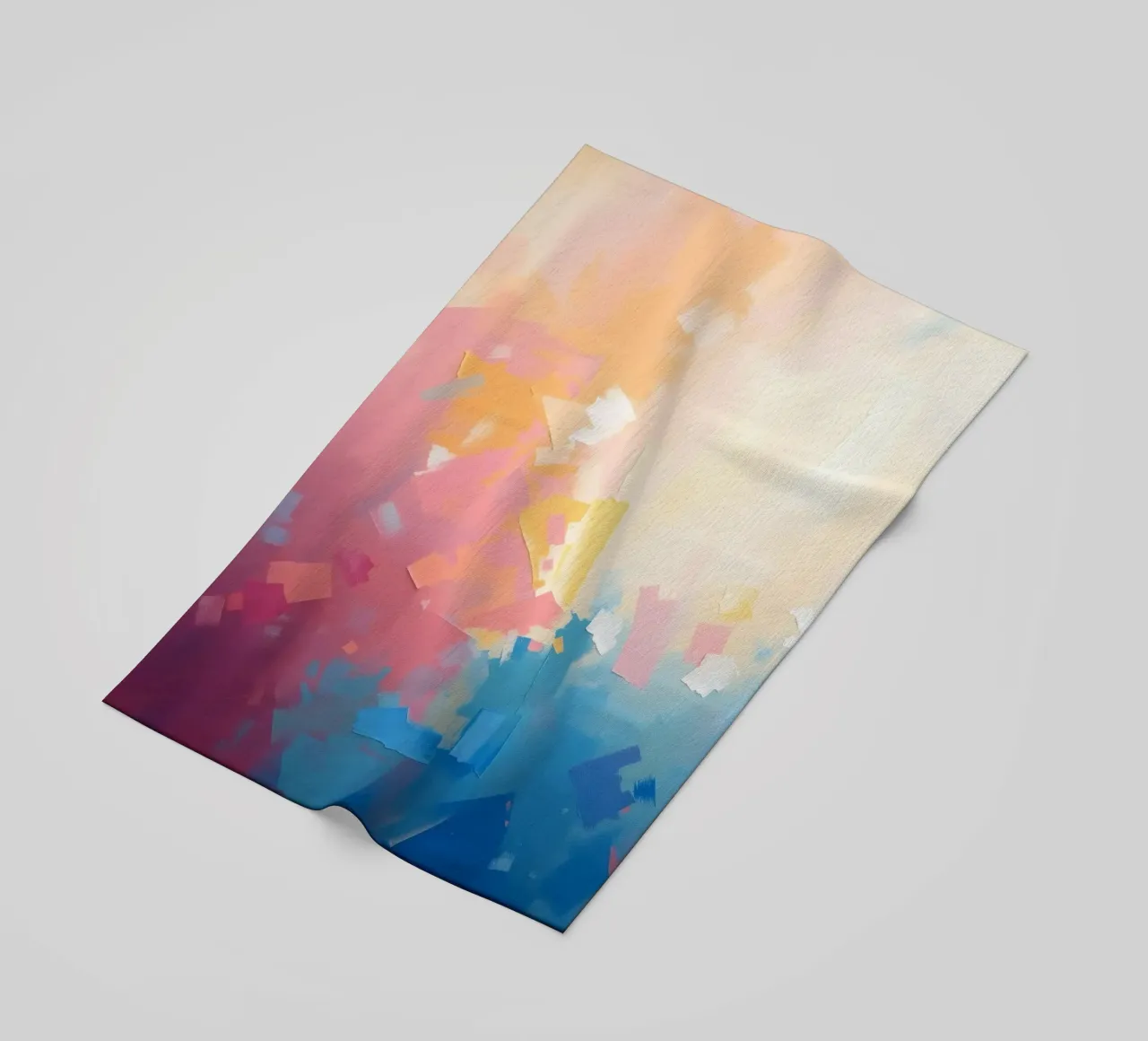 Kleurrijk abstract kunstwerk met zachte tinten die in elkaar overlopen strandhanddoek van DesignDoodle