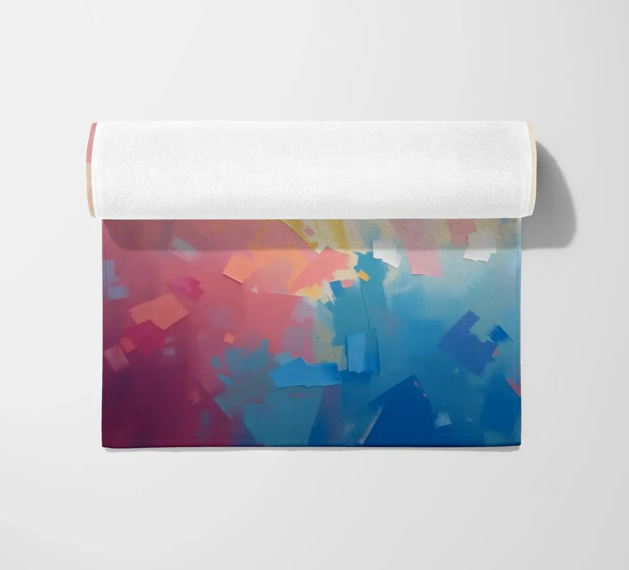 Kleurrijk abstract kunstwerk met zachte tinten die in elkaar overlopen strandhanddoek van DesignDoodle