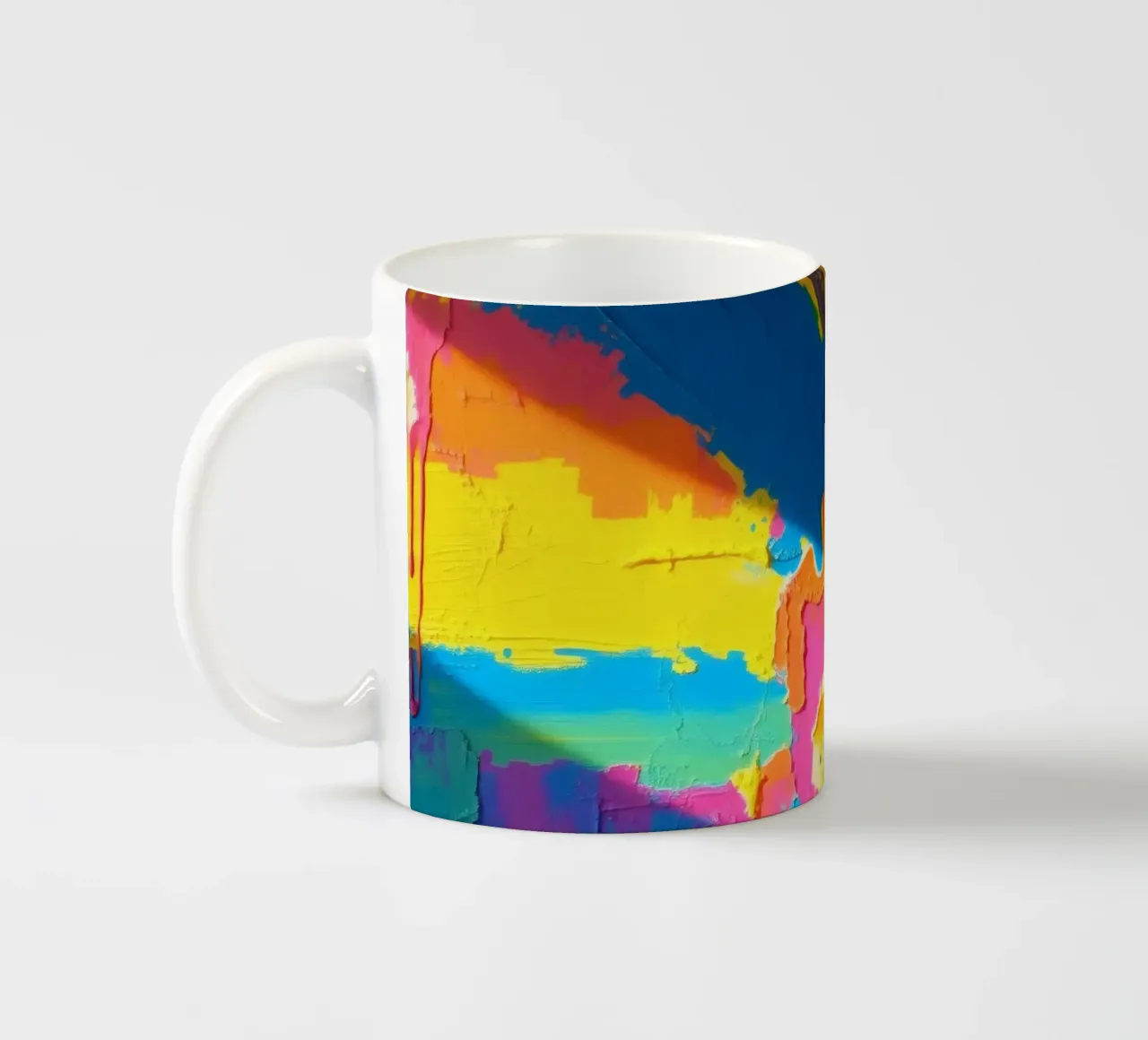 Un audace dipinto astratto con colori vivaci in un'atmosfera dinamica. tazza in ceramica da DesignDoodle