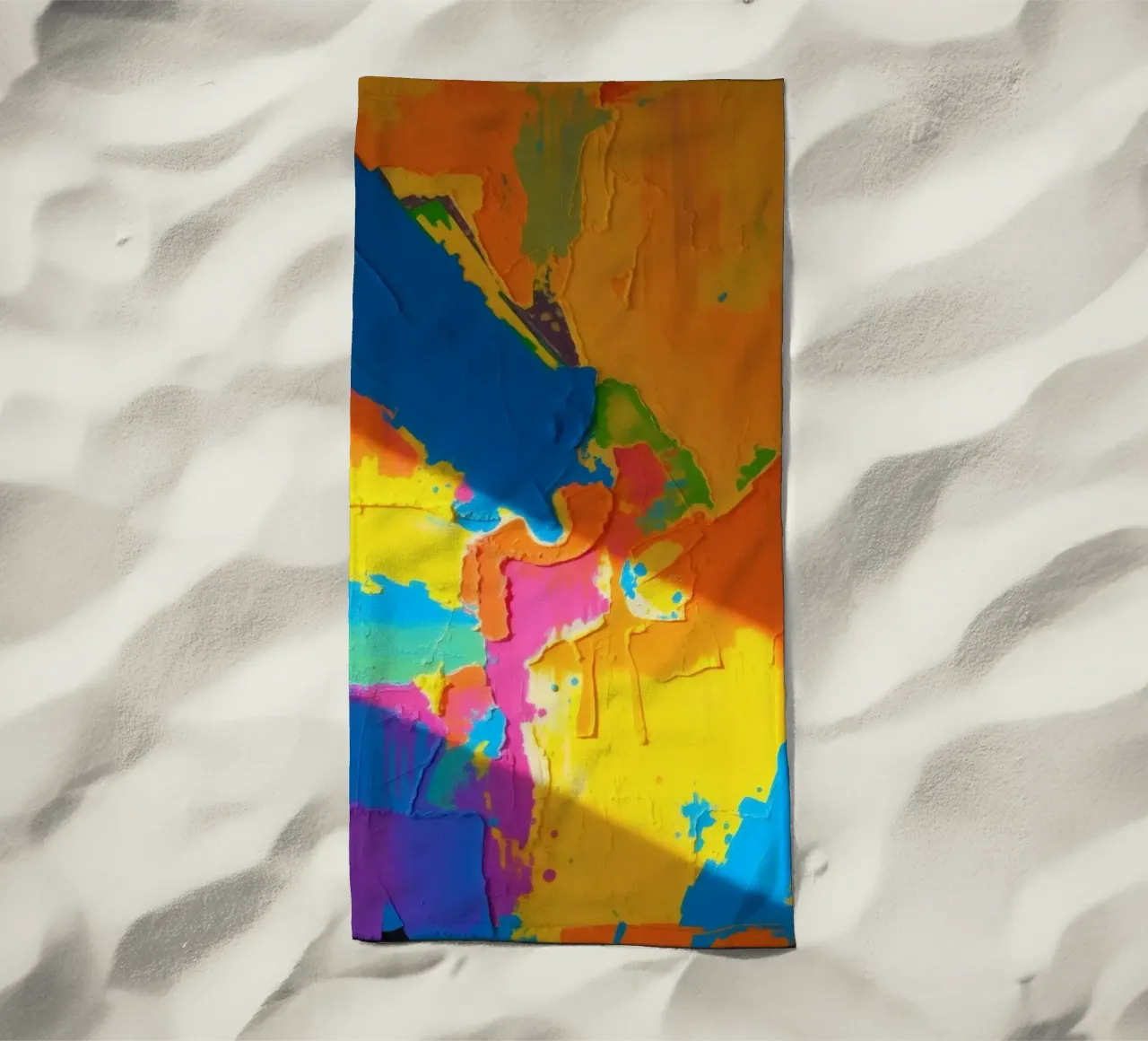 Un audace dipinto astratto con colori vivaci in un'atmosfera dinamica. telo mare da DesignDoodle