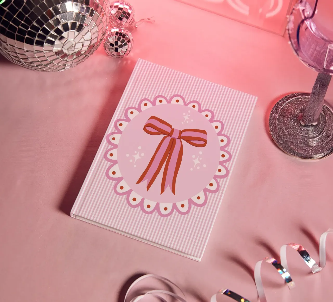 Pretty sparkling coquette ribbon in pink and red carnet de notes de Vivdesign