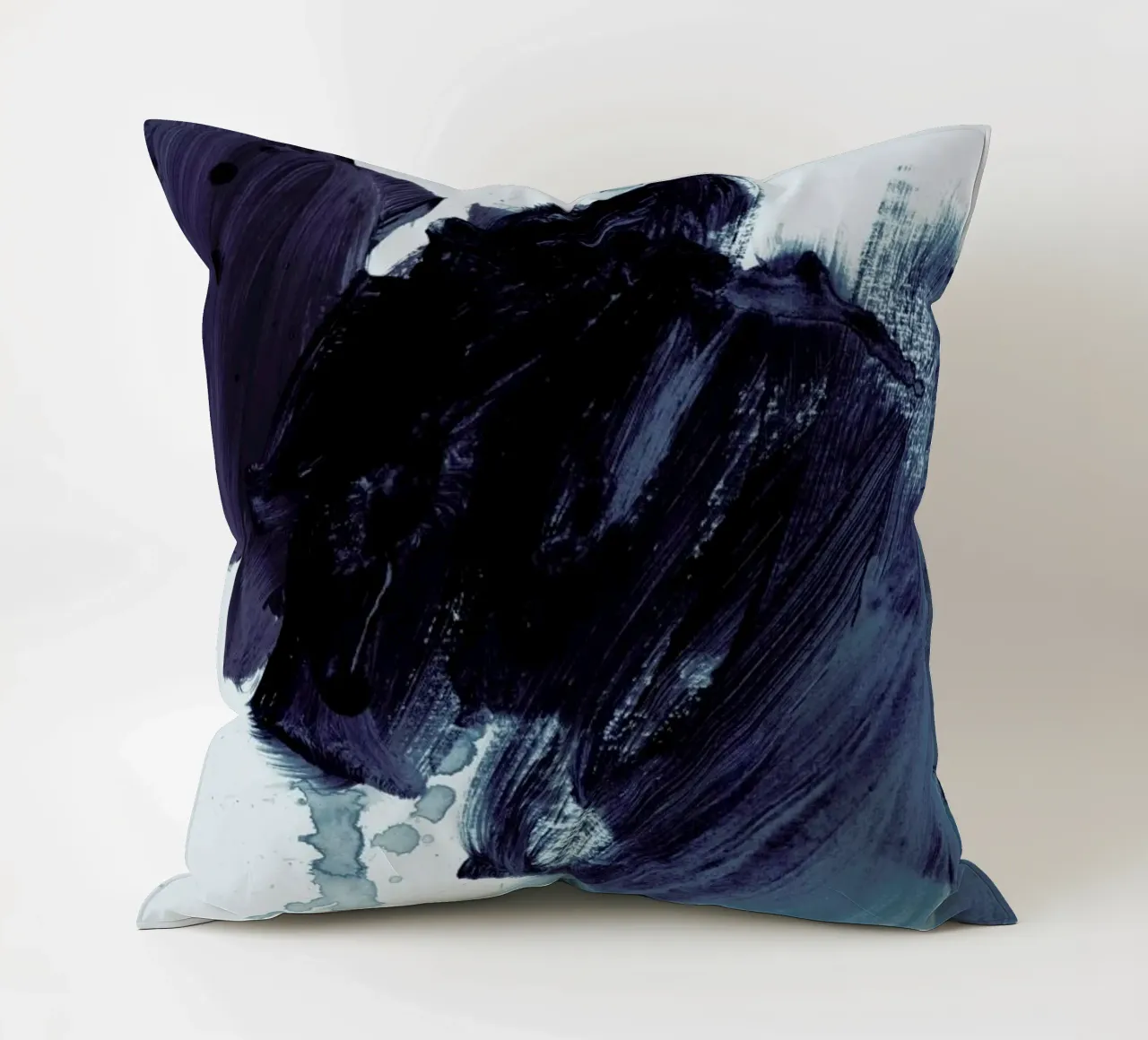 Brushstrokes 11 Bluish cuscino da IRIS LEHNHARDT FINE ART