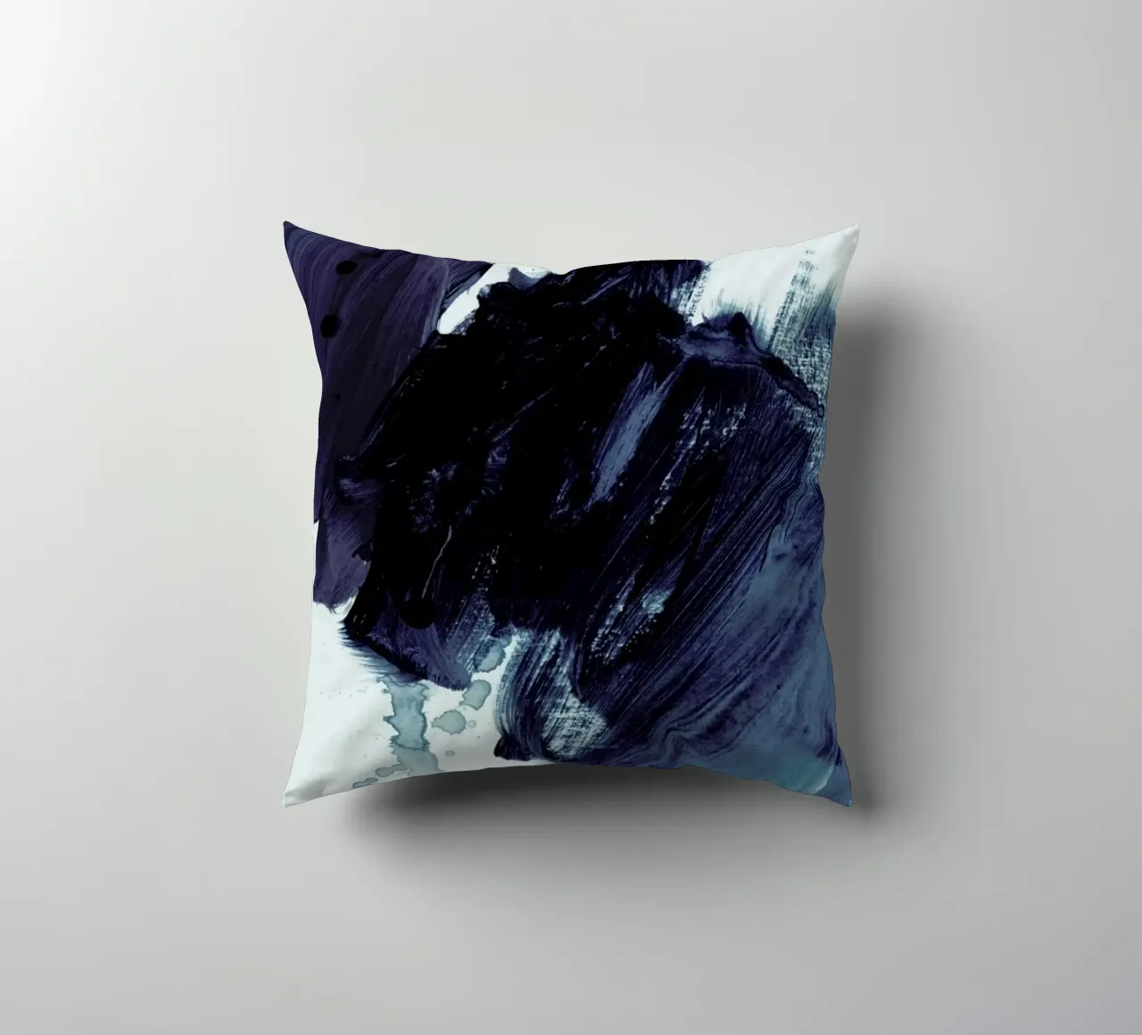 Brushstrokes 11 Bluish cuscino da IRIS LEHNHARDT FINE ART