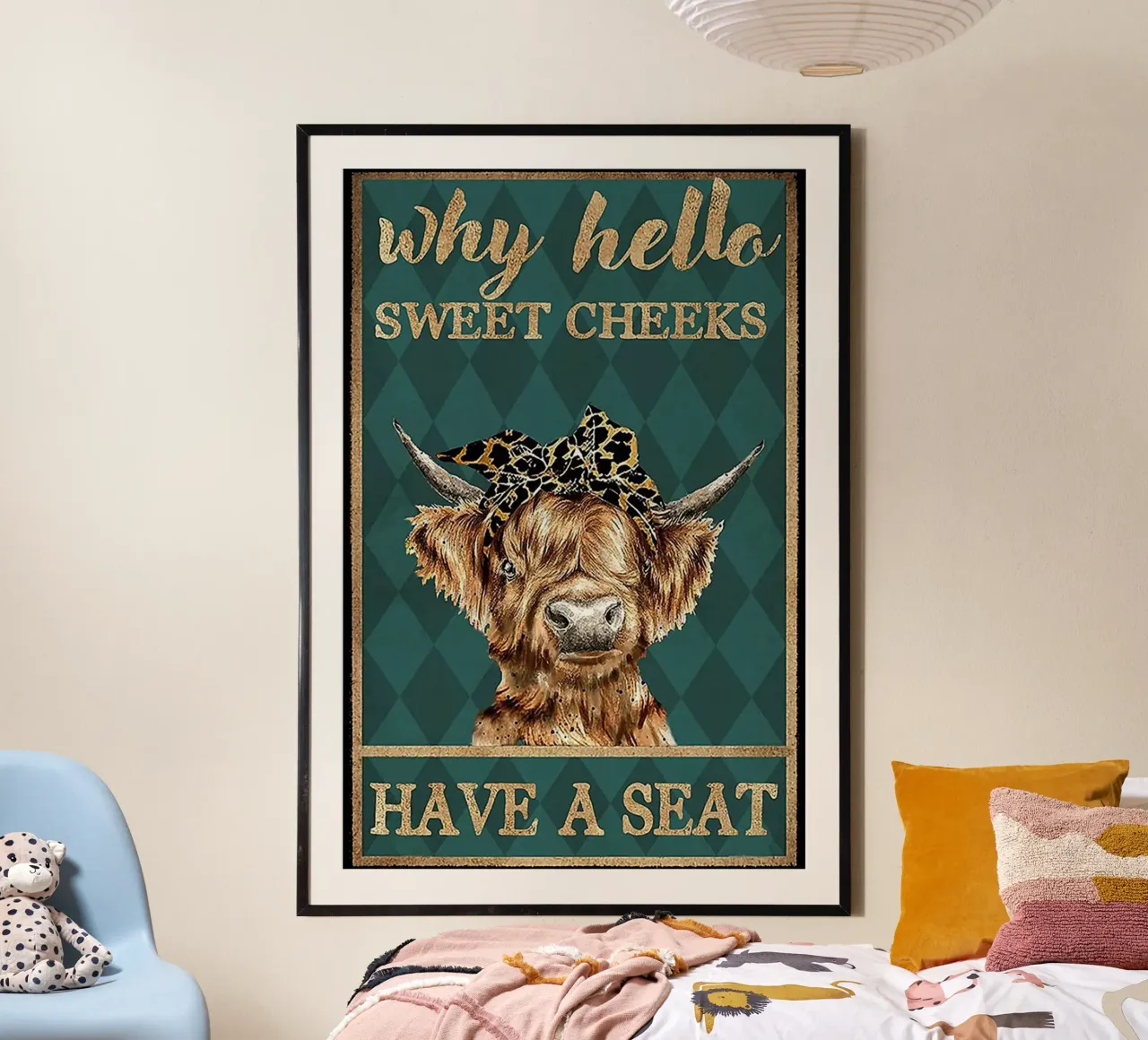 mucca ciao guance dolci siediti poster con telaio in plastica da Aaronshop