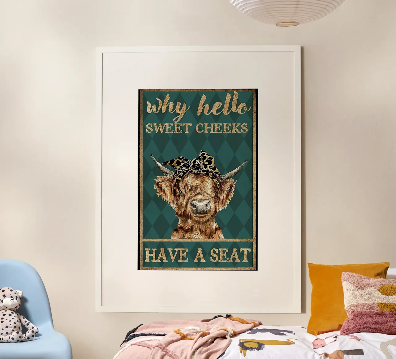 mucca ciao guance dolci siediti poster con telaio in plastica da Aaronshop