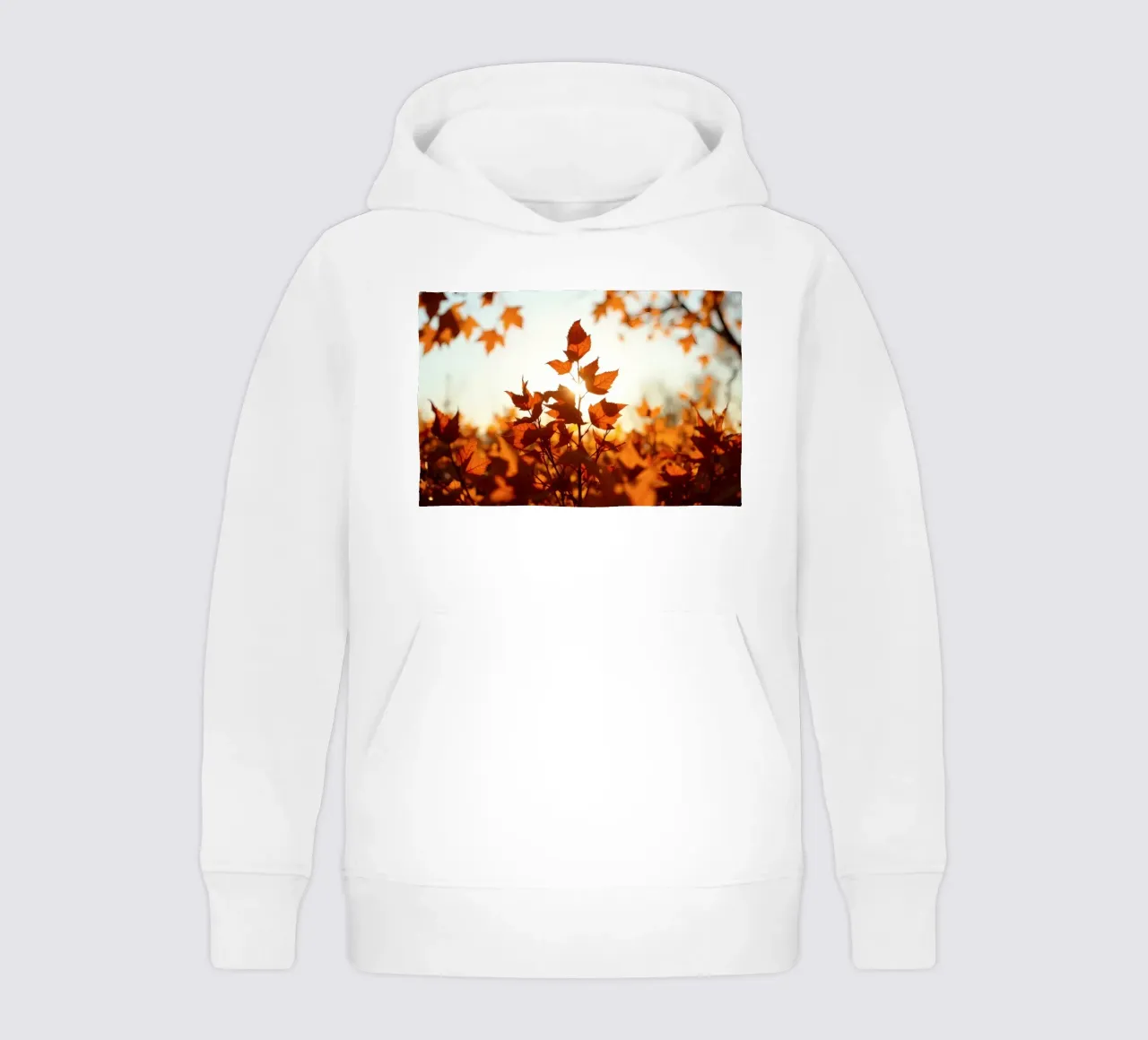 Foglie d'autunno illuminate dalla luce del sole in un ambiente tranquillo. felpa bambino con cappuccio da DesignDoodle