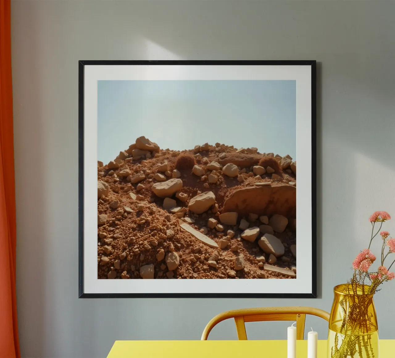 Wüstenlandschaft mit felsigem Gelände unter einem klaren Himmel Hahnemühle von DesignDoodle