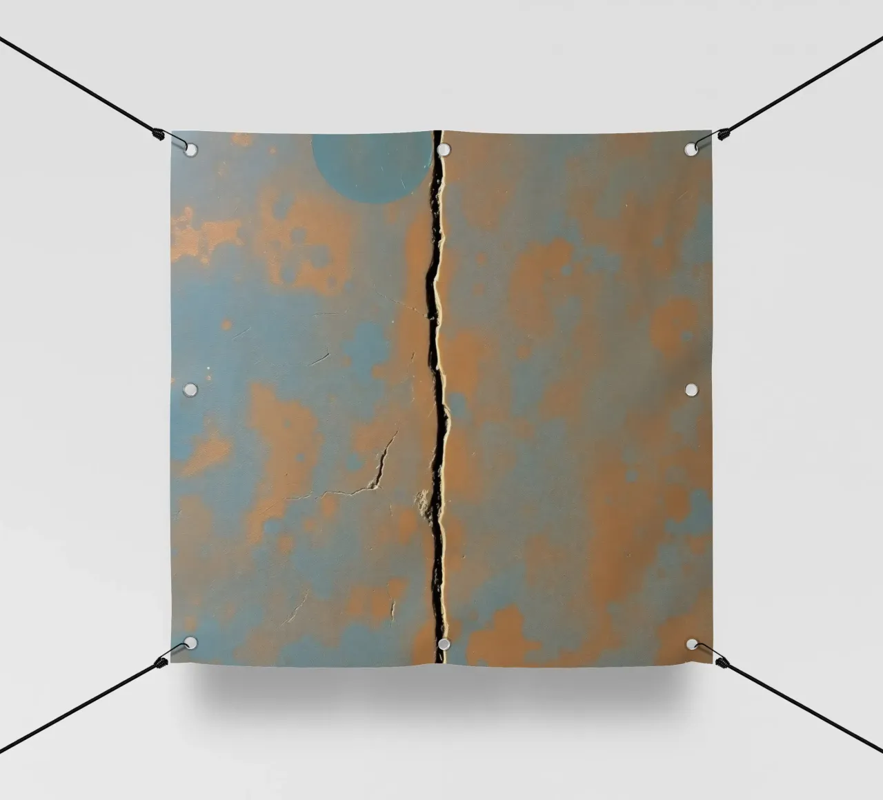 Rissige Oberfläche mit Abnutzungserscheinungen in einer gestrichenen Wand PVC Plane von DesignDoodle