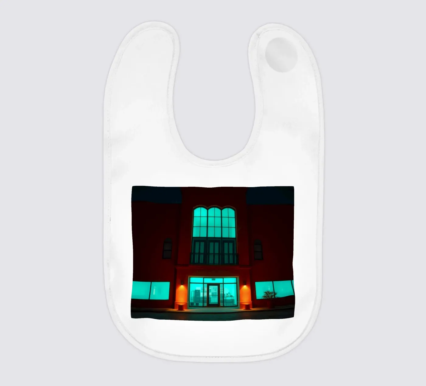 Edificio illuminato con finestre blu-verdi bavaglino da DesignDoodle