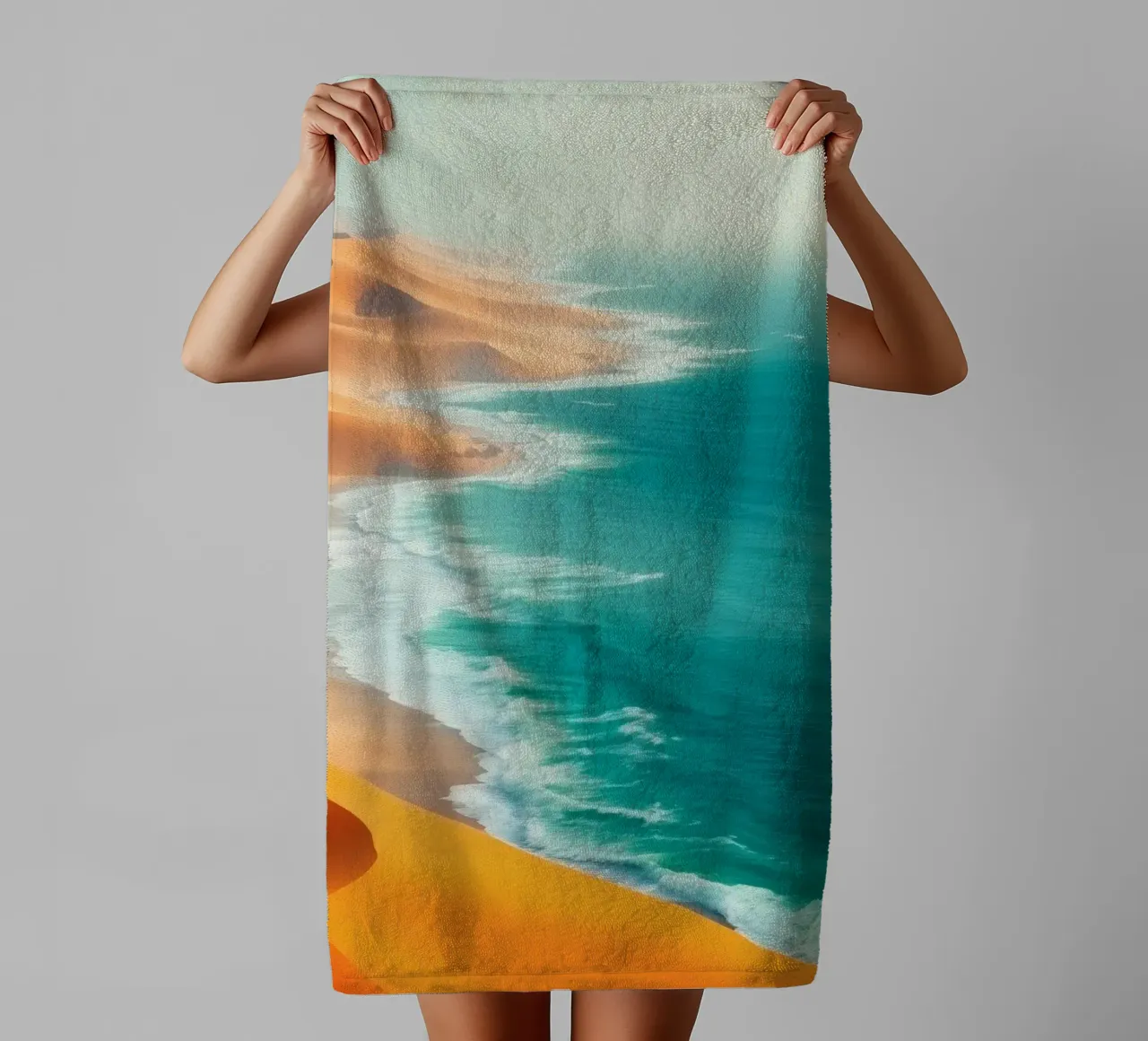Le dune di sabbia del deserto incontrano l'oceano lungo un litorale mozzafiato asciugamano da bagno da DesignDoodle