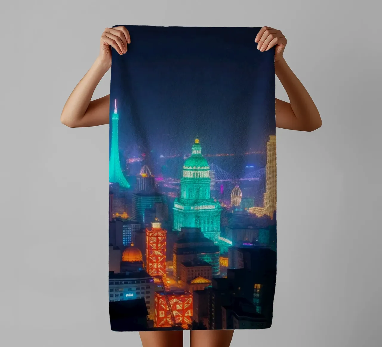 Lo skyline della città si illumina di notte e mette in mostra l'architettura moderna. asciugamano da bagno da DesignDoodle