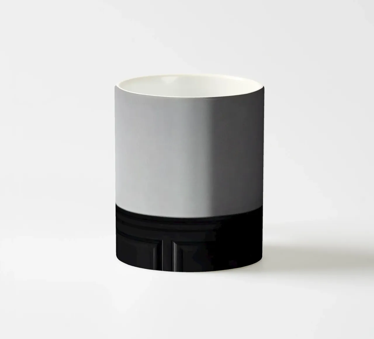 spazio interno con contrasto di luci e ombre tazza in ceramica da DesignDoodle
